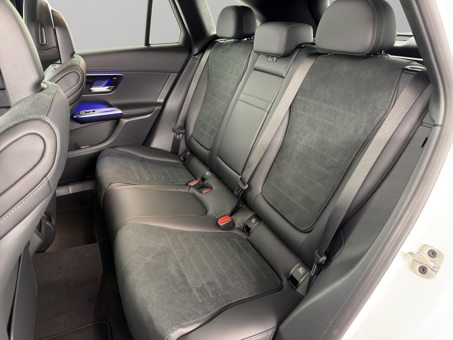MERCEDES-BENZ GLC 220 d AMG Line 4matic-image-7