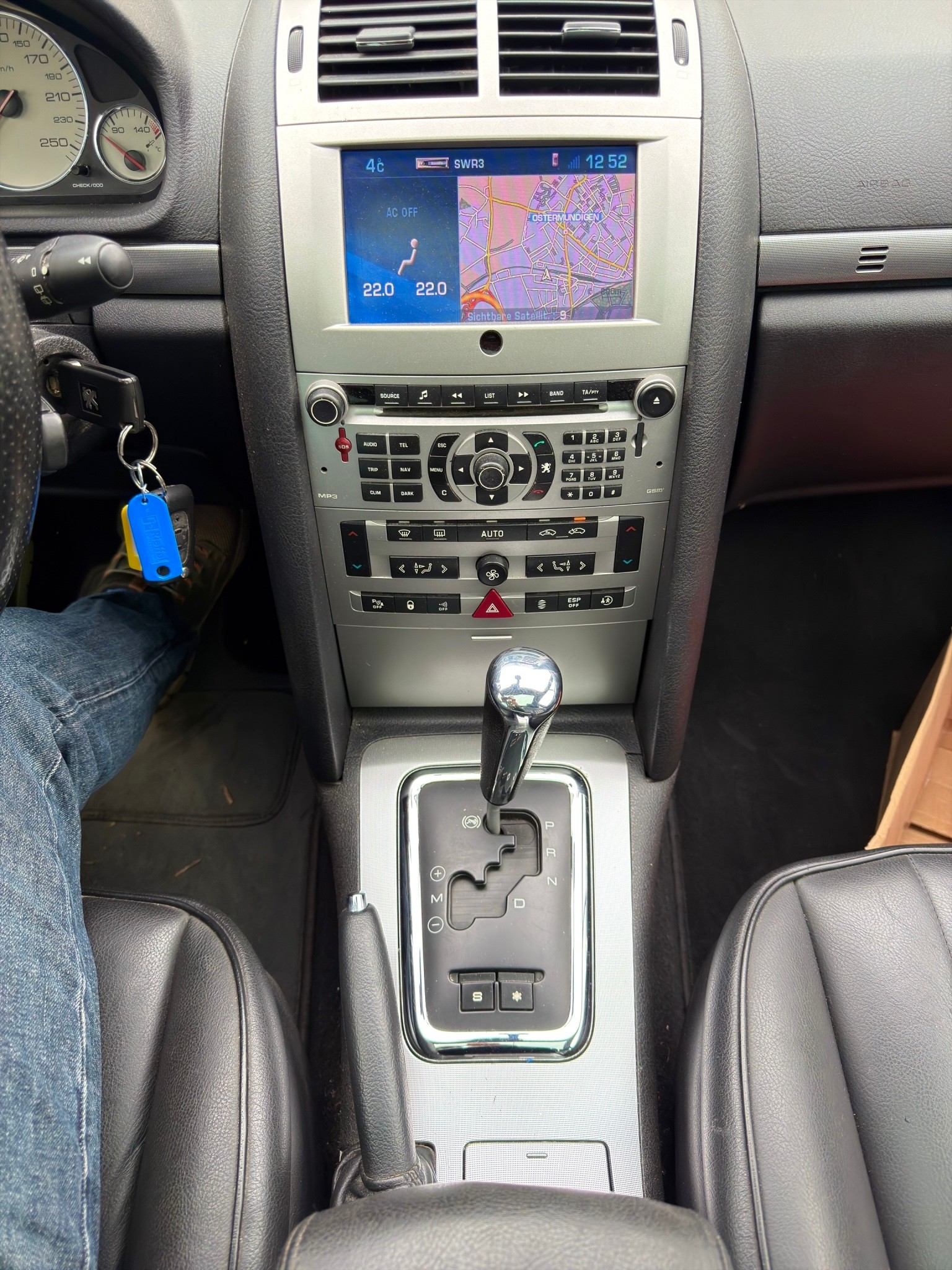 PEUGEOT 407 SW 2.7 HDI Platinium Edition Automatic, Automatic, Panoramadach, Ledersitze mit Memory, Anhängerkupplung-image-14