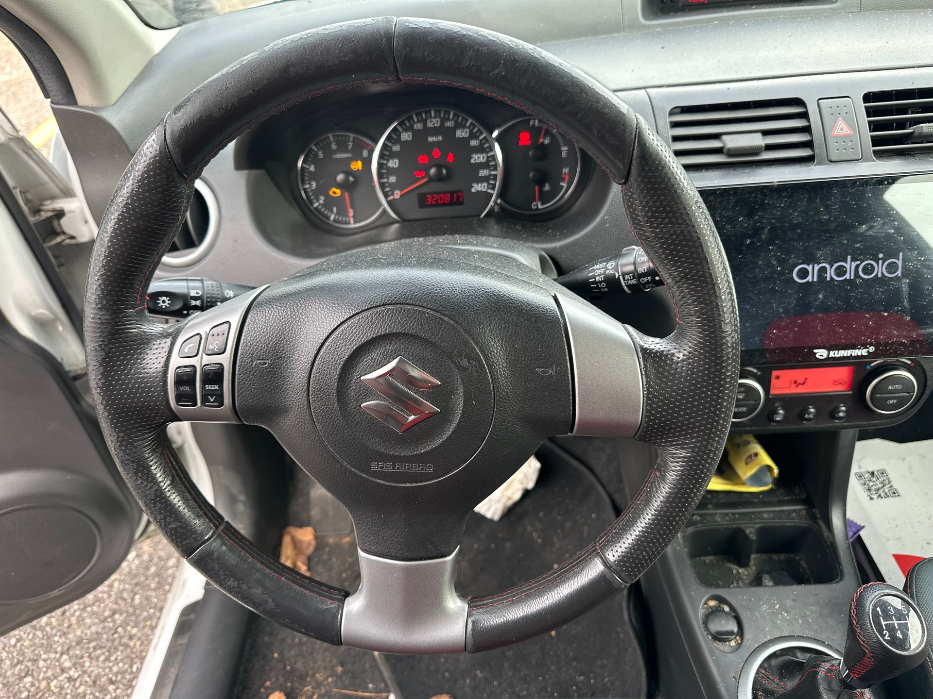 SUZUKI Swift 1.6i 16V Sport-image-6