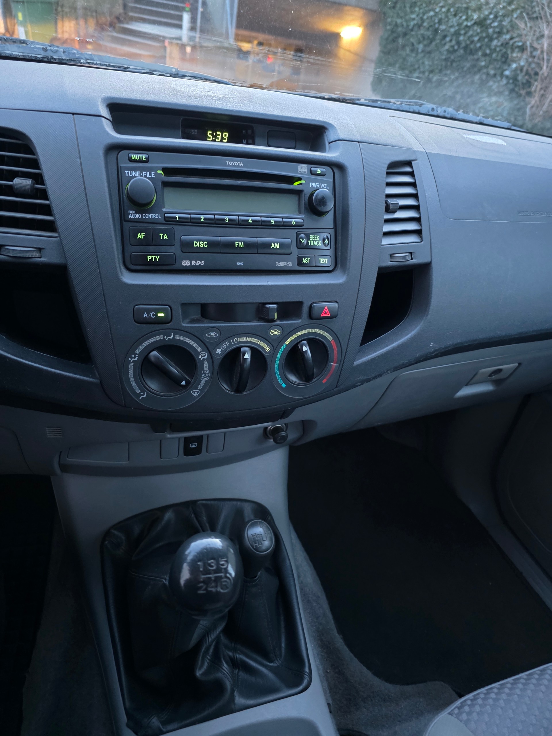 TOYOTA Hilux 4x4 DoubleCab LineaTerra-image-17