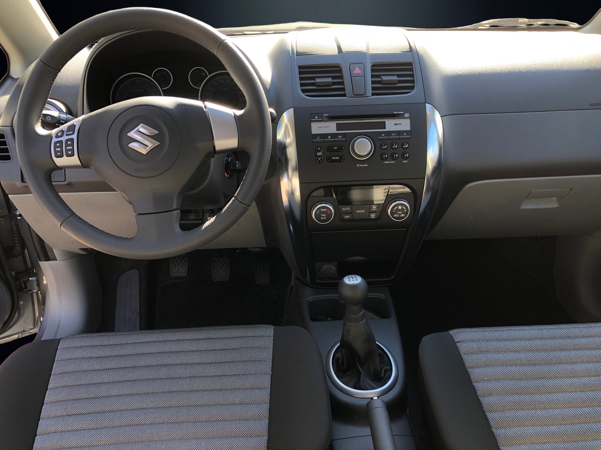 SUZUKI SX4 1.6 16V GL Top Barry 4WD-image-6