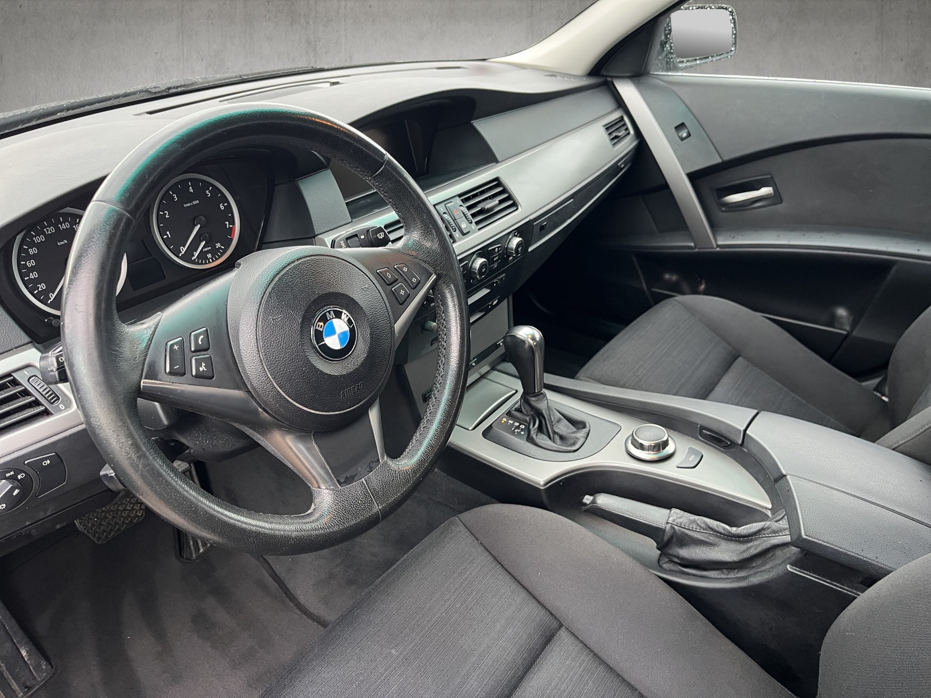 BMW 525xi Touring-image-15