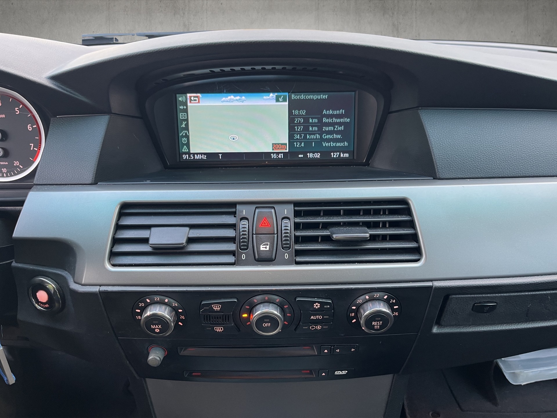 BMW 525xi Touring-image-14