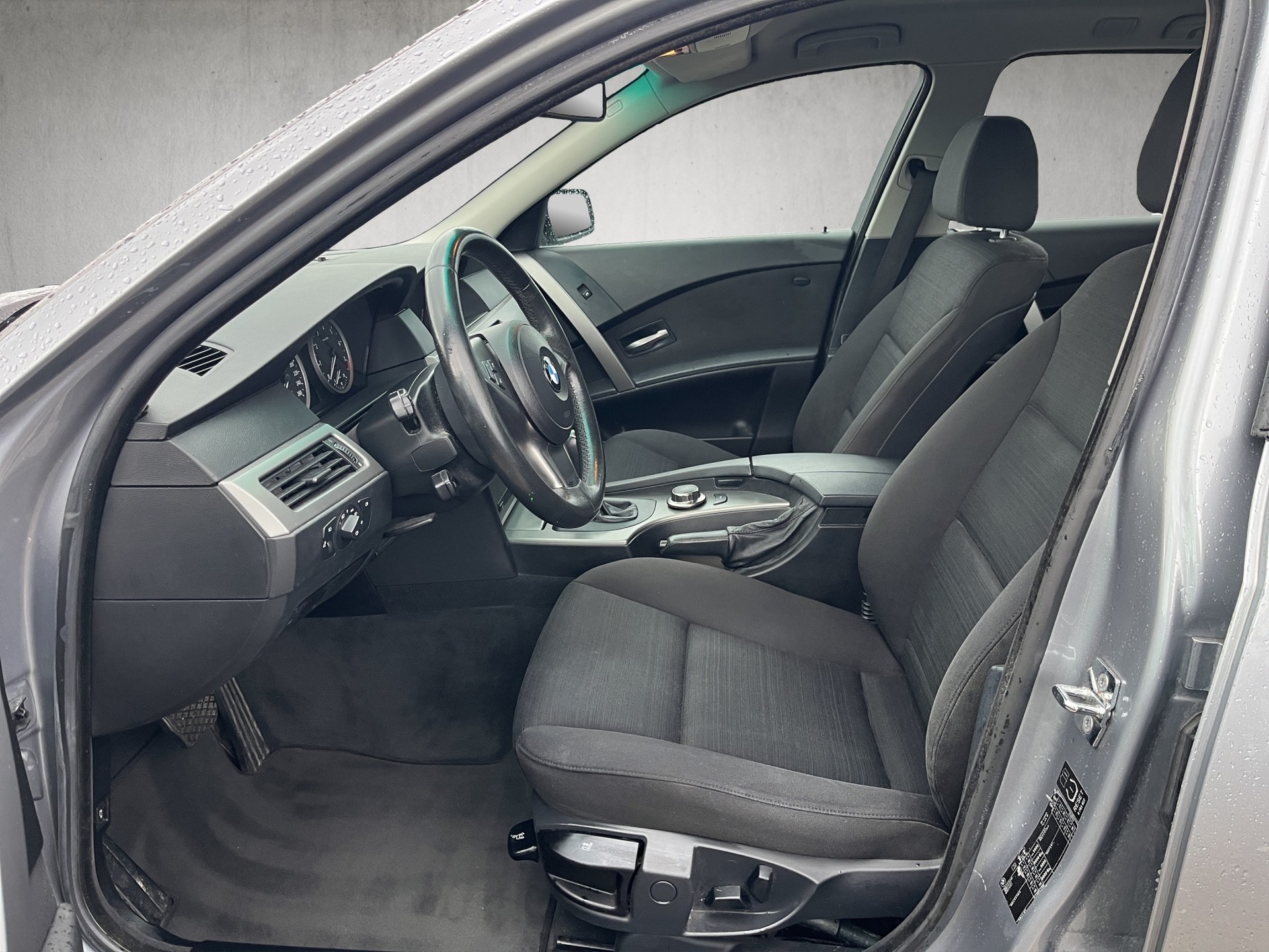 BMW 525xi Touring-image-8