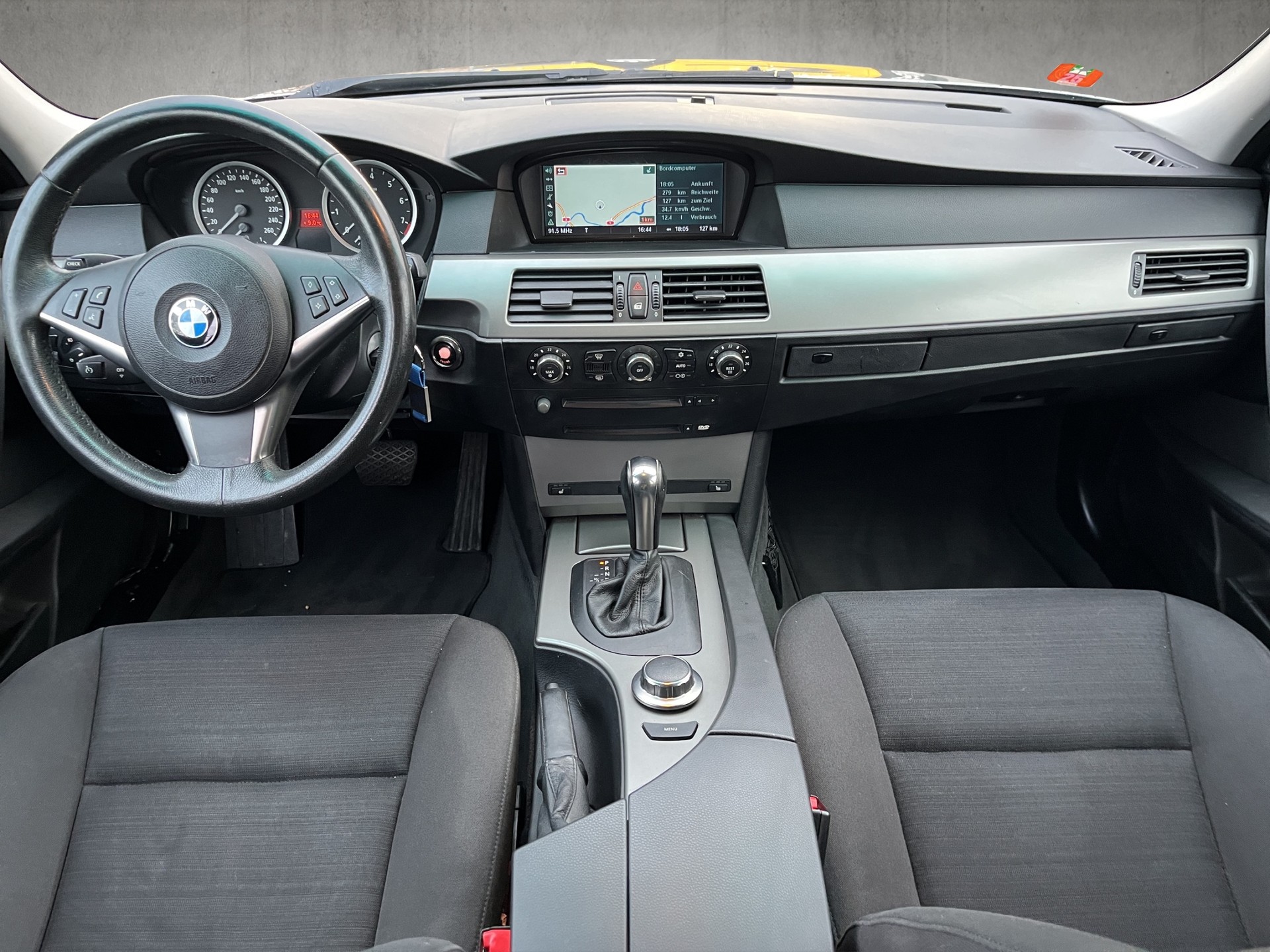 BMW 525xi Touring-image-13