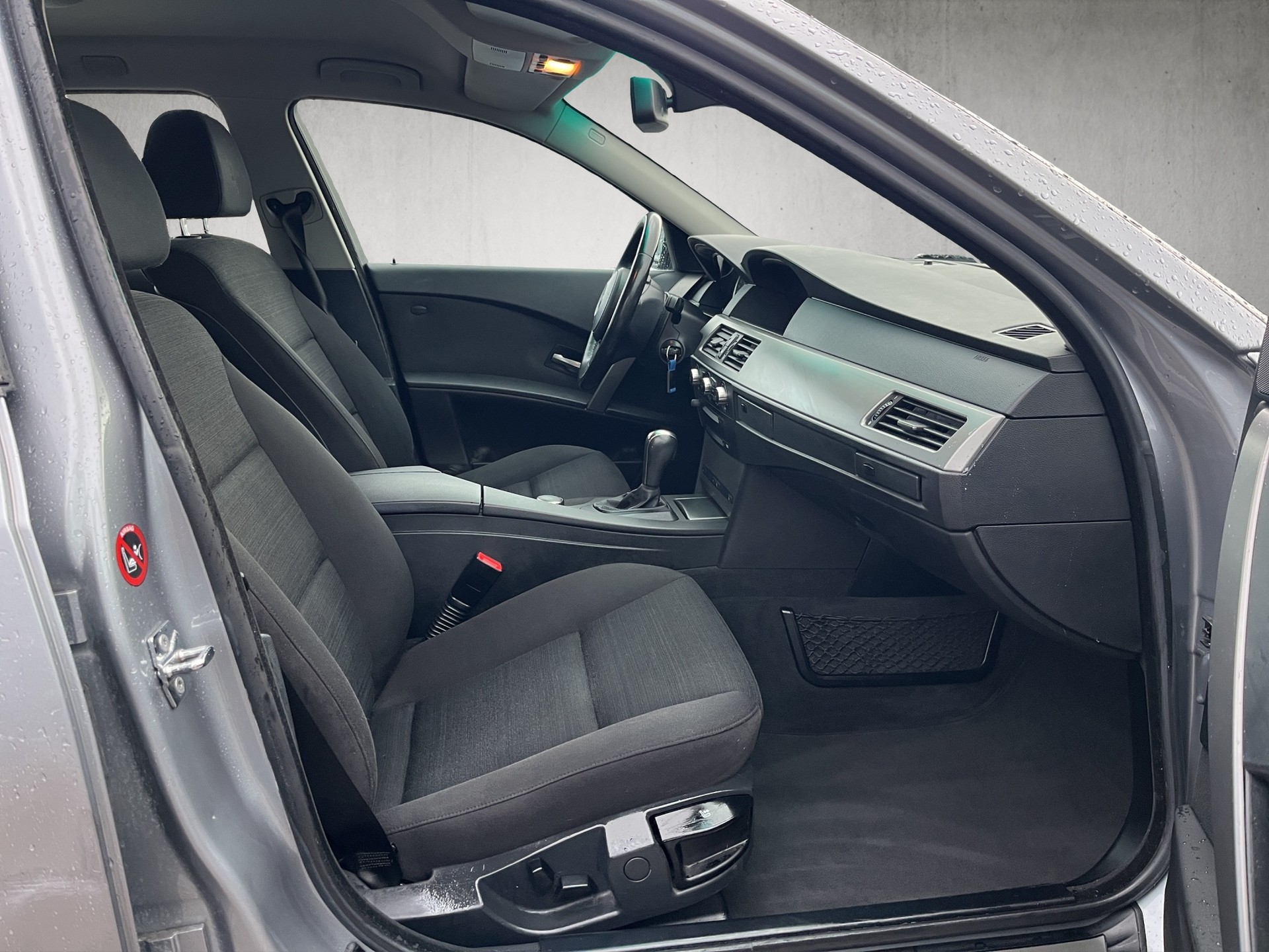 BMW 525xi Touring-image-9