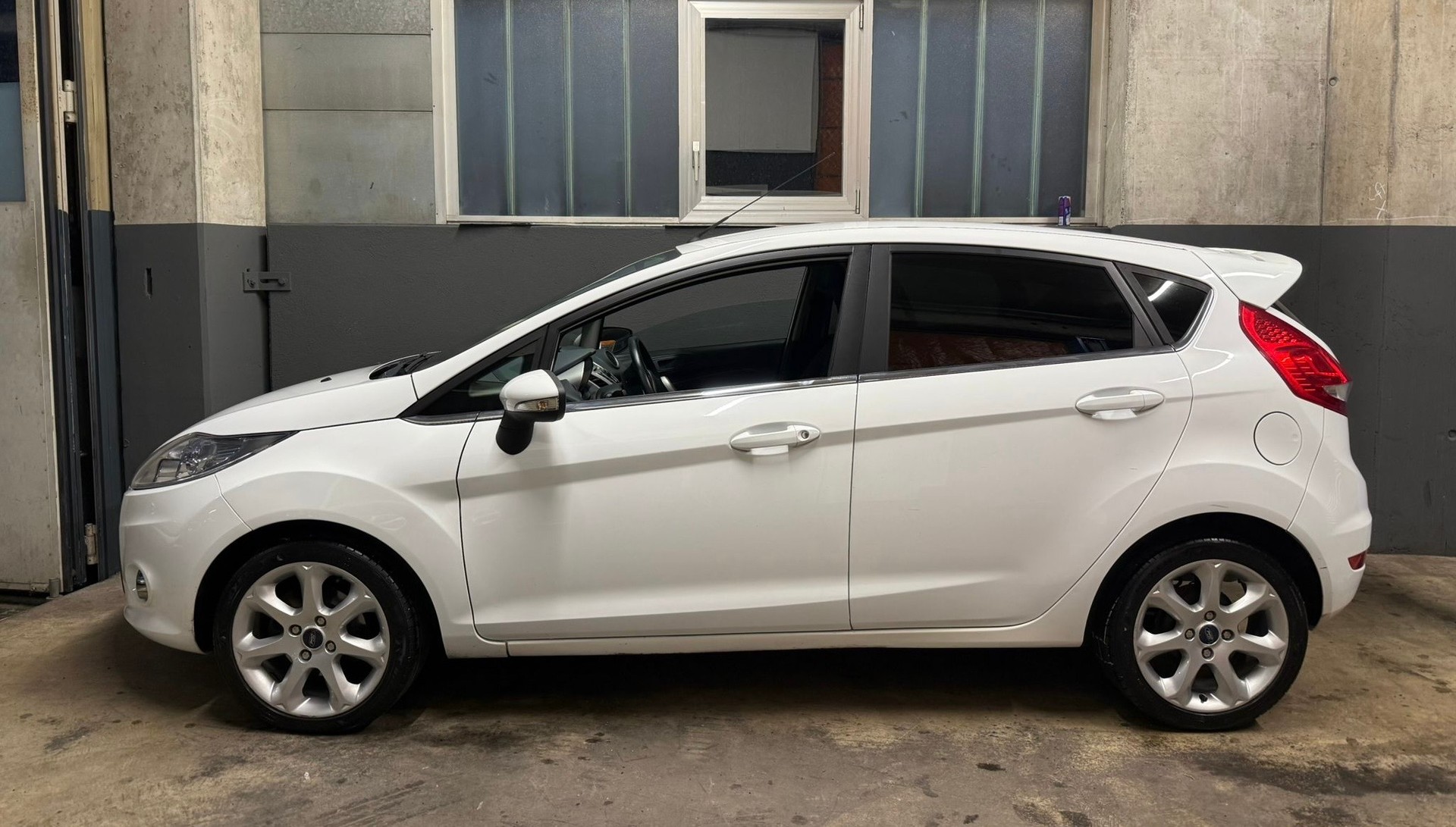 FORD Fiesta 1.4 16V Colourline //AB MFK!-image-2