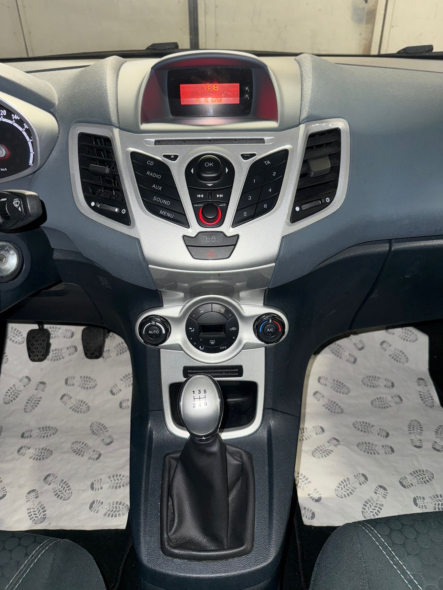 FORD Fiesta 1.4 16V Colourline //AB MFK!-image-8