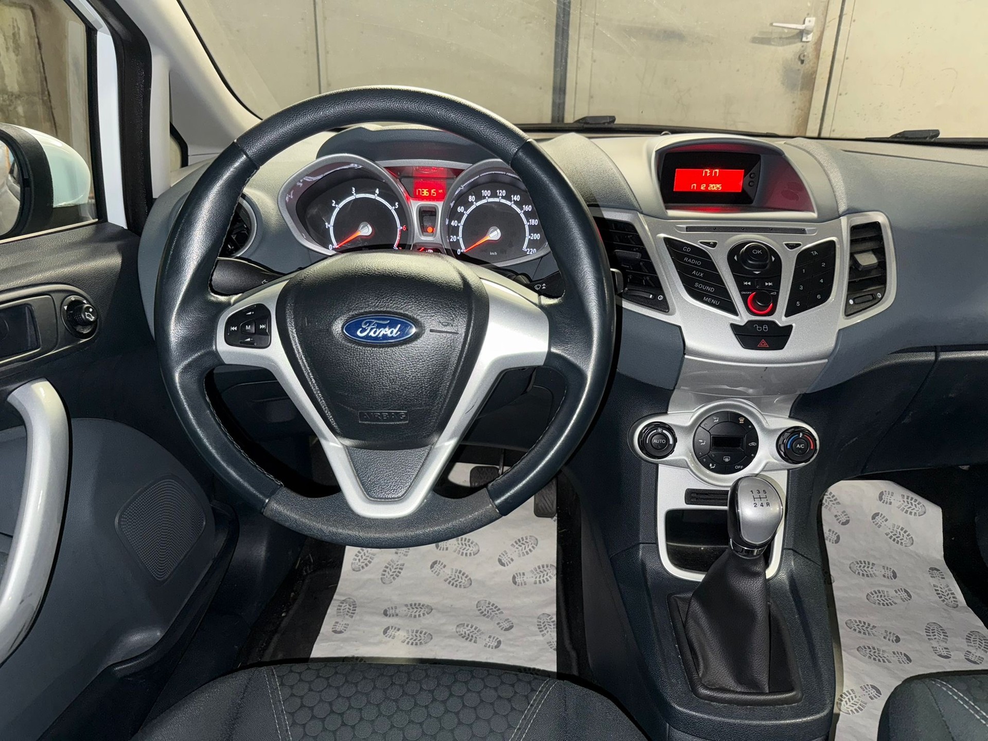 FORD Fiesta 1.4 16V Colourline //AB MFK!-image-7