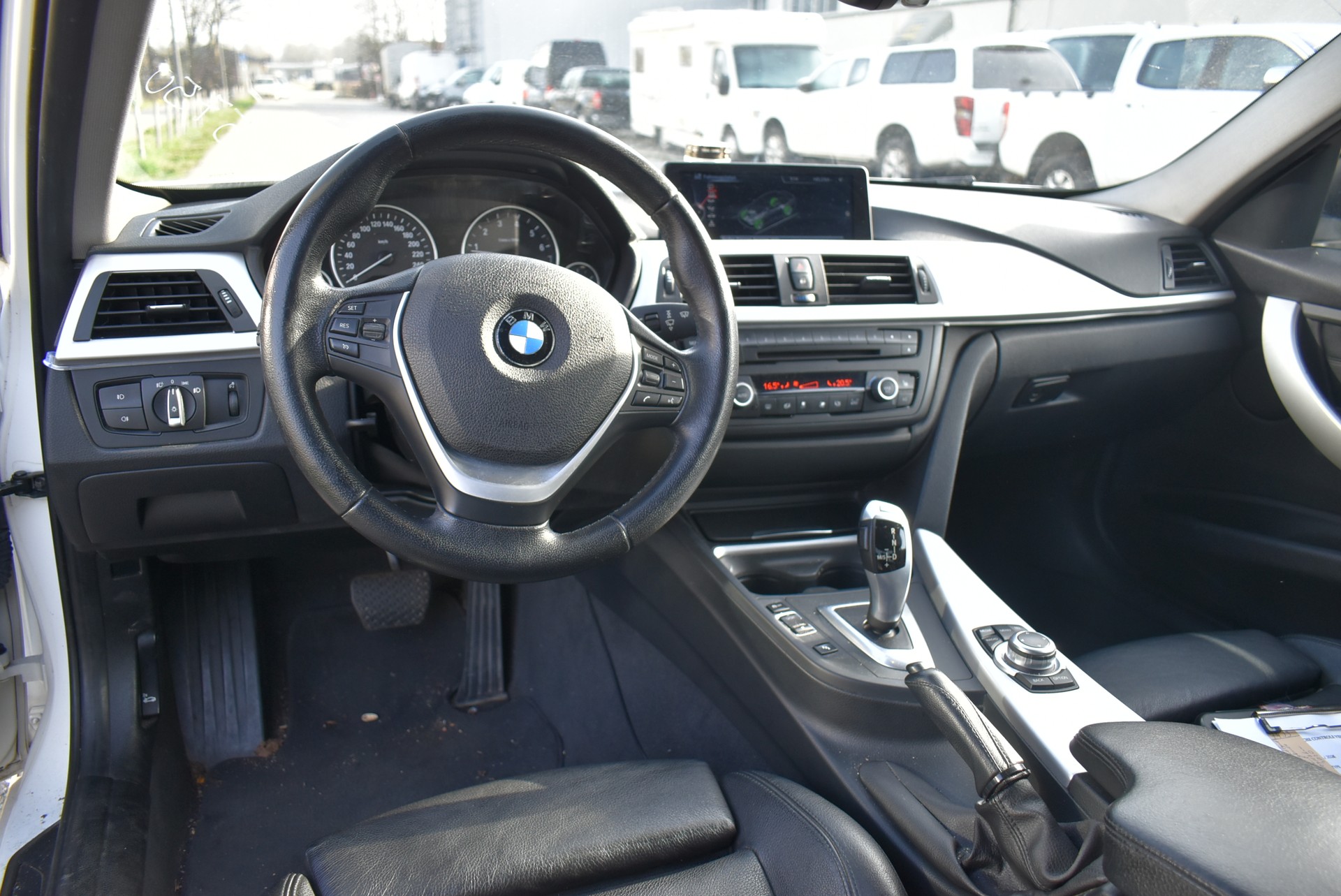 BMW 320i xDrive Sport Line Steptronic-image-10