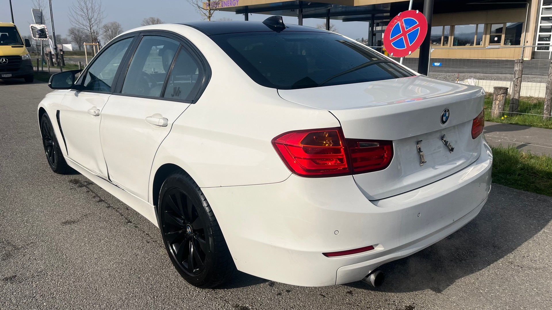 BMW 320i xDrive Sport Line Steptronic-image-6