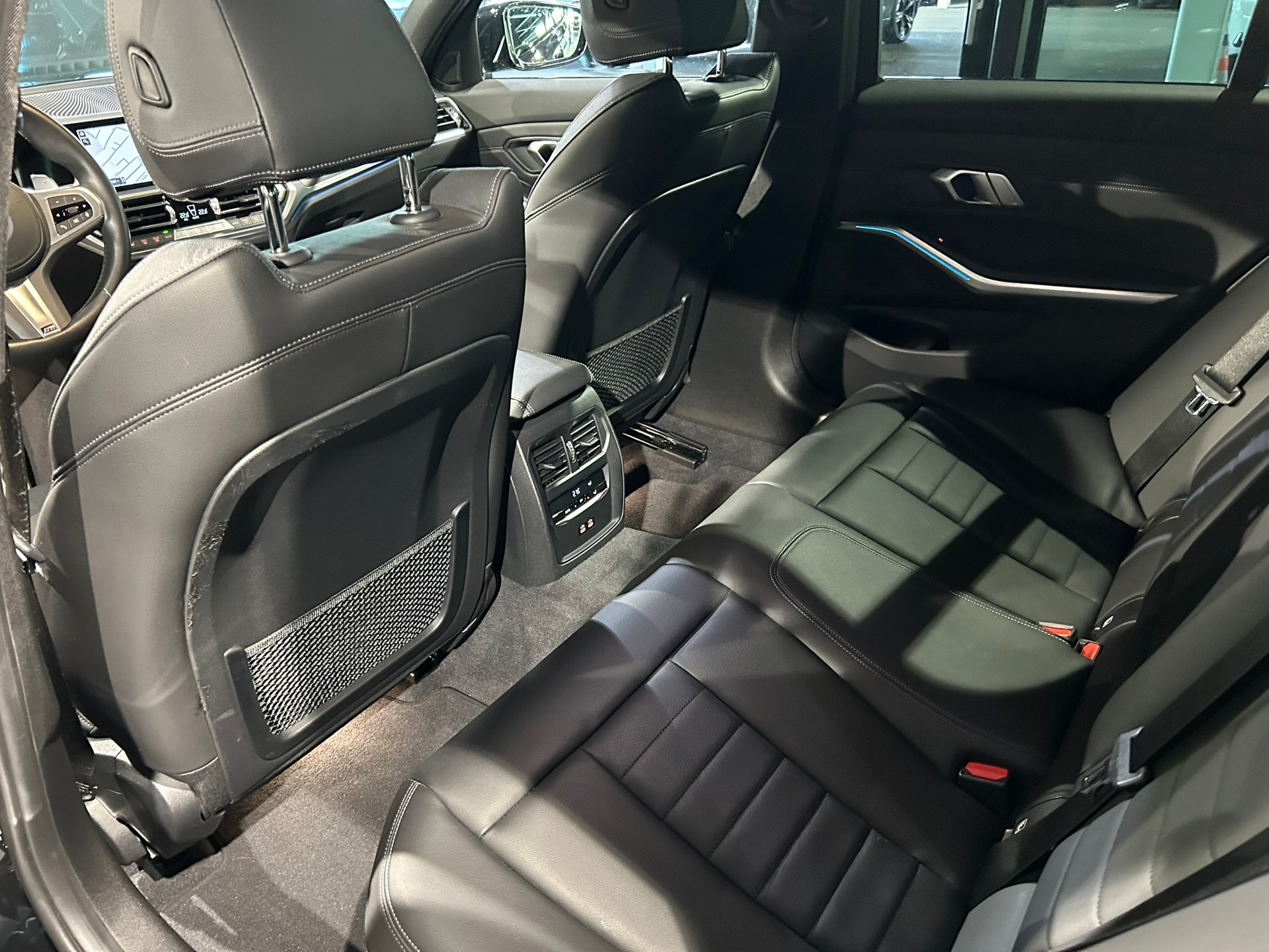 BMW 320e Touring M Sport Steptronic-image-30