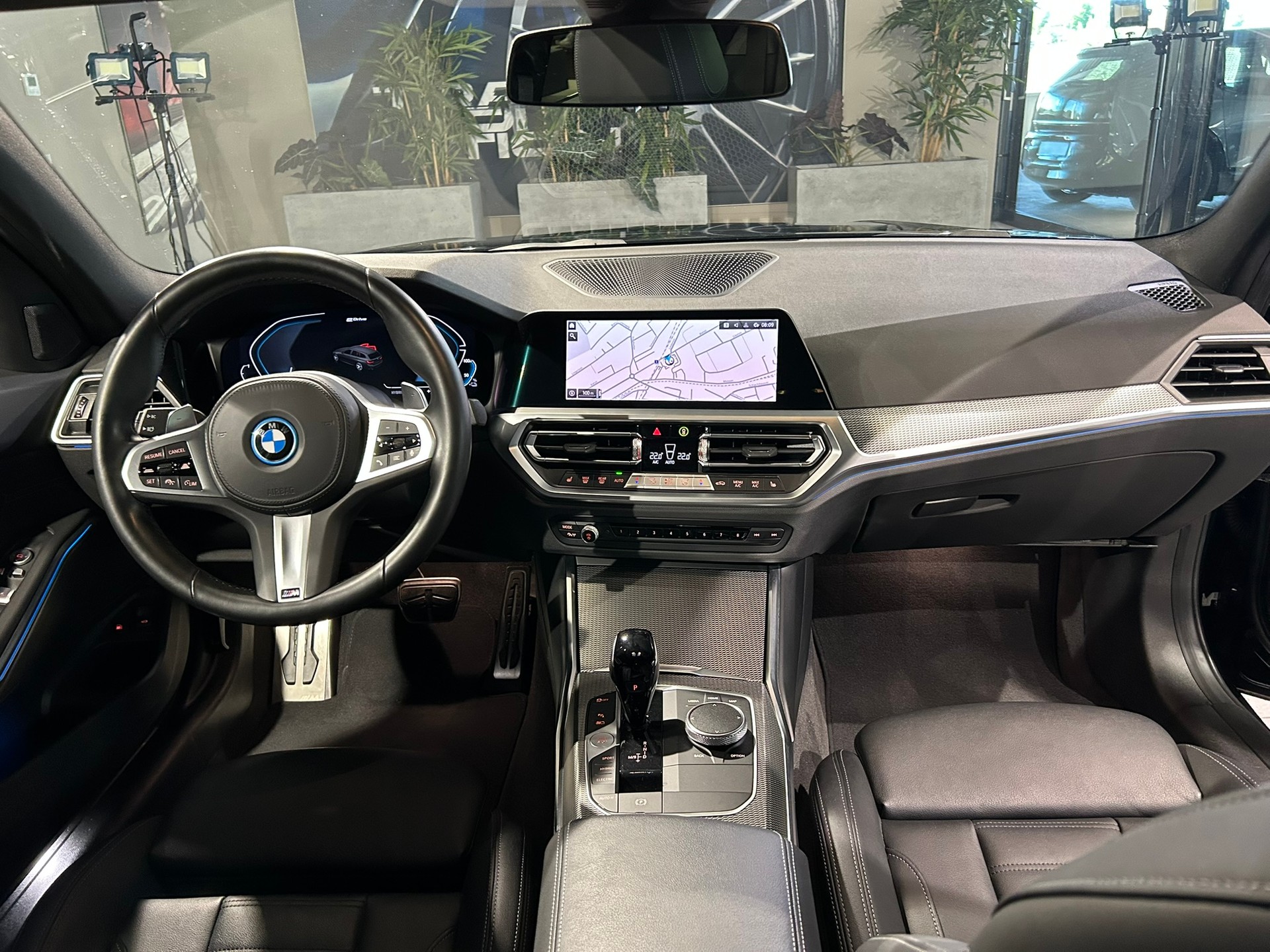BMW 320e Touring M Sport Steptronic-image-27