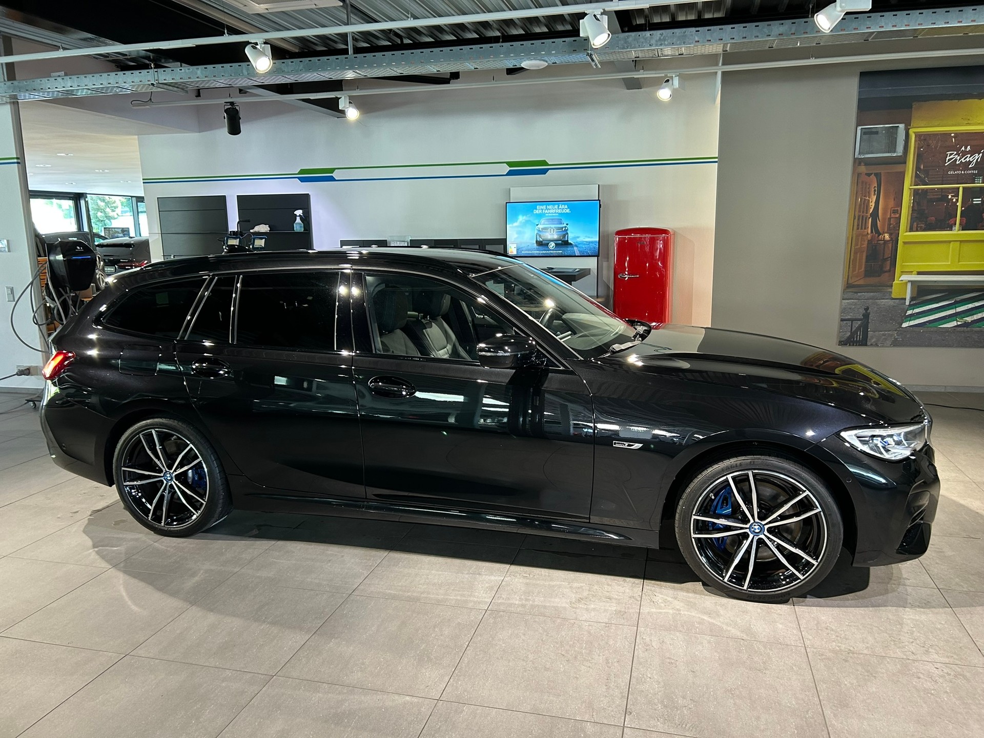 BMW 320e Touring M Sport Steptronic-image-6
