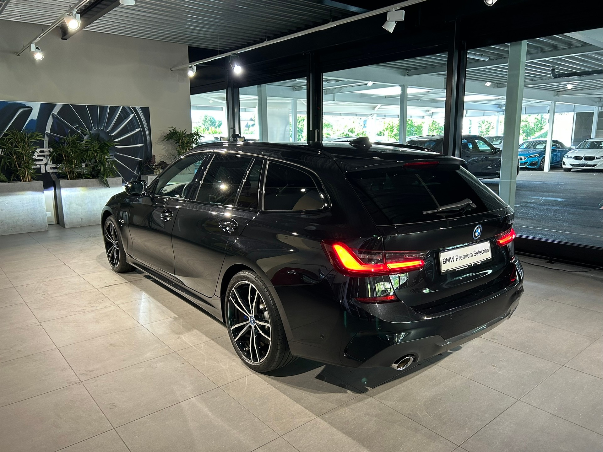 BMW 320e Touring M Sport Steptronic-image-15
