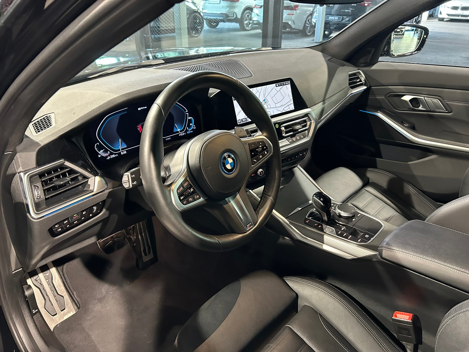 BMW 320e Touring M Sport Steptronic-image-29