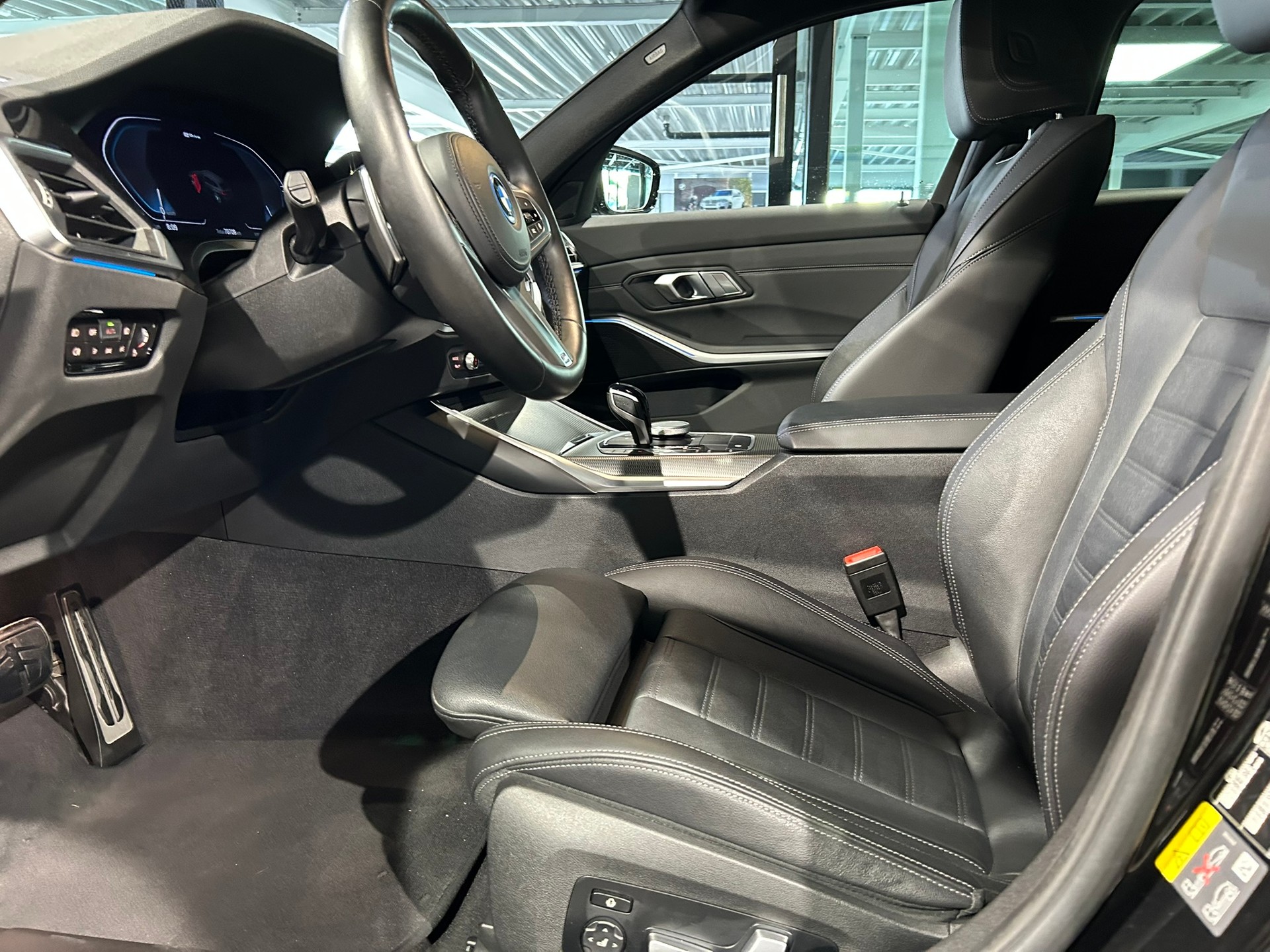BMW 320e Touring M Sport Steptronic-image-25