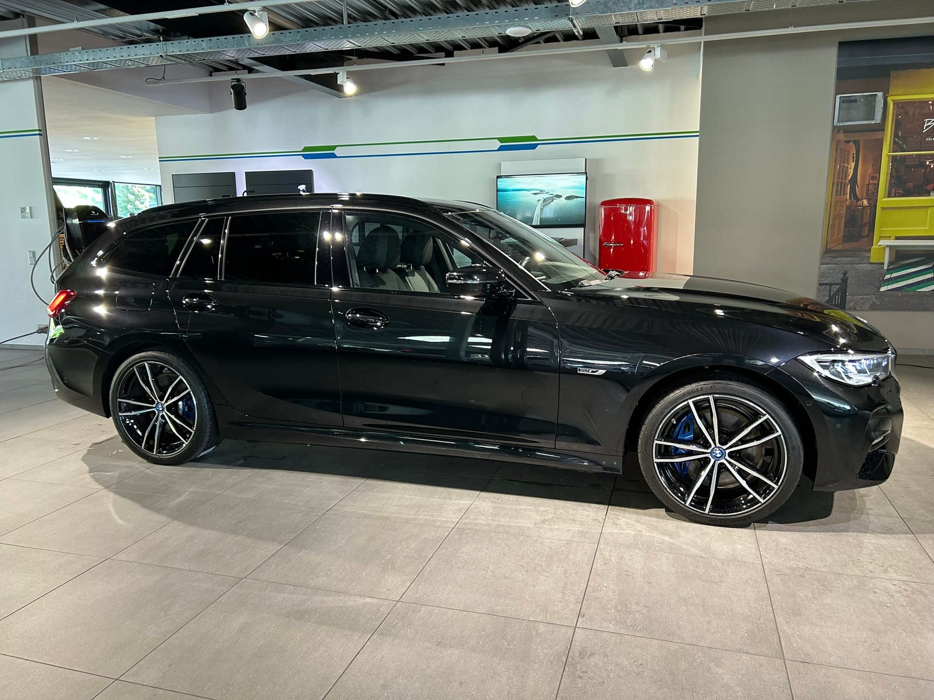 BMW 320e Touring M Sport Steptronic-image-5