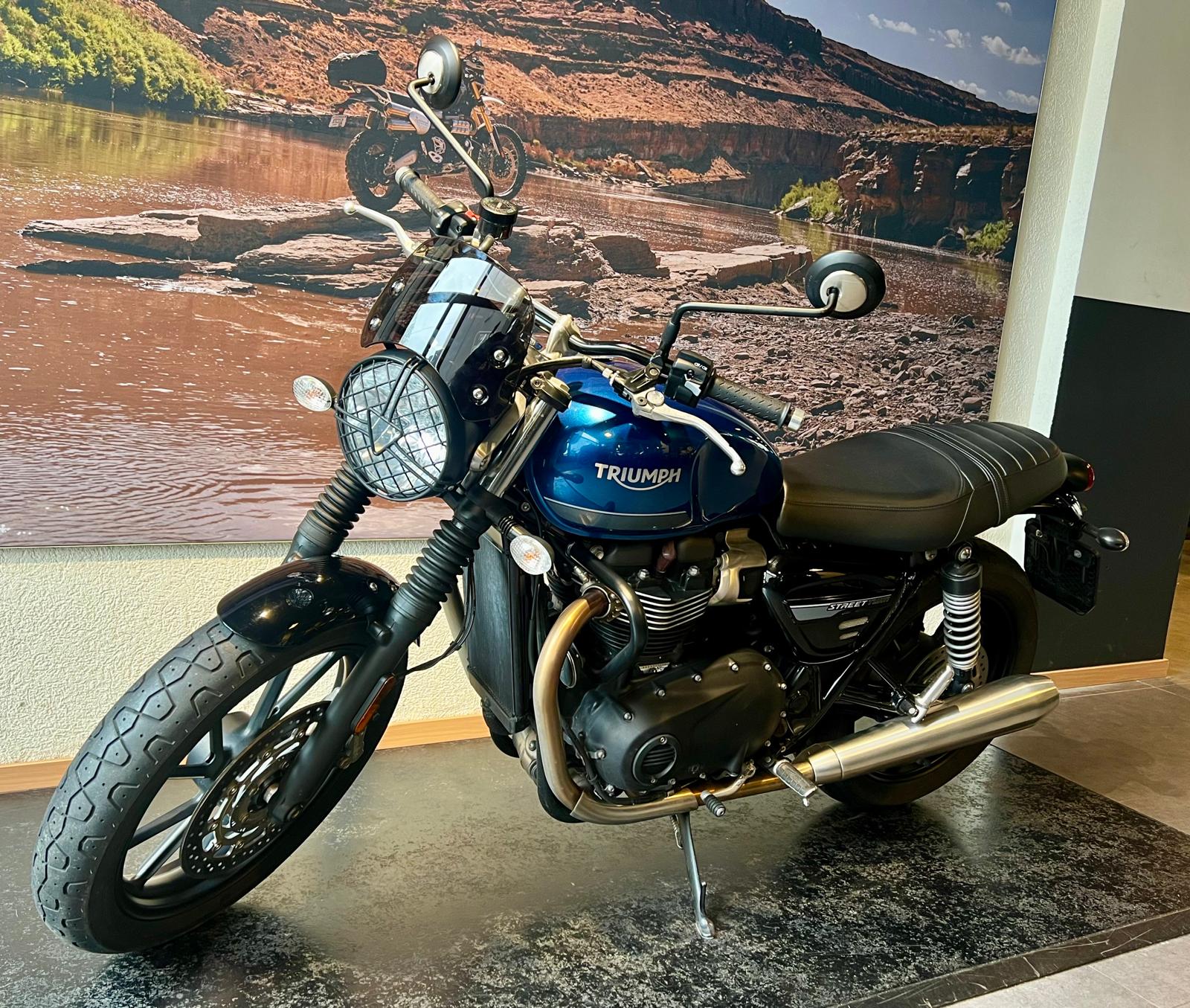 TRIUMPH Street Twin 900-showroom-element-2