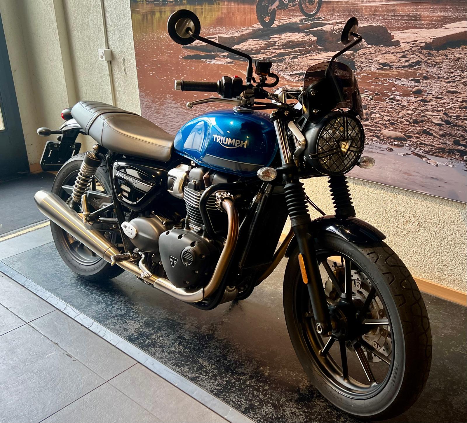 TRIUMPH Street Twin 900-showroom-element-1