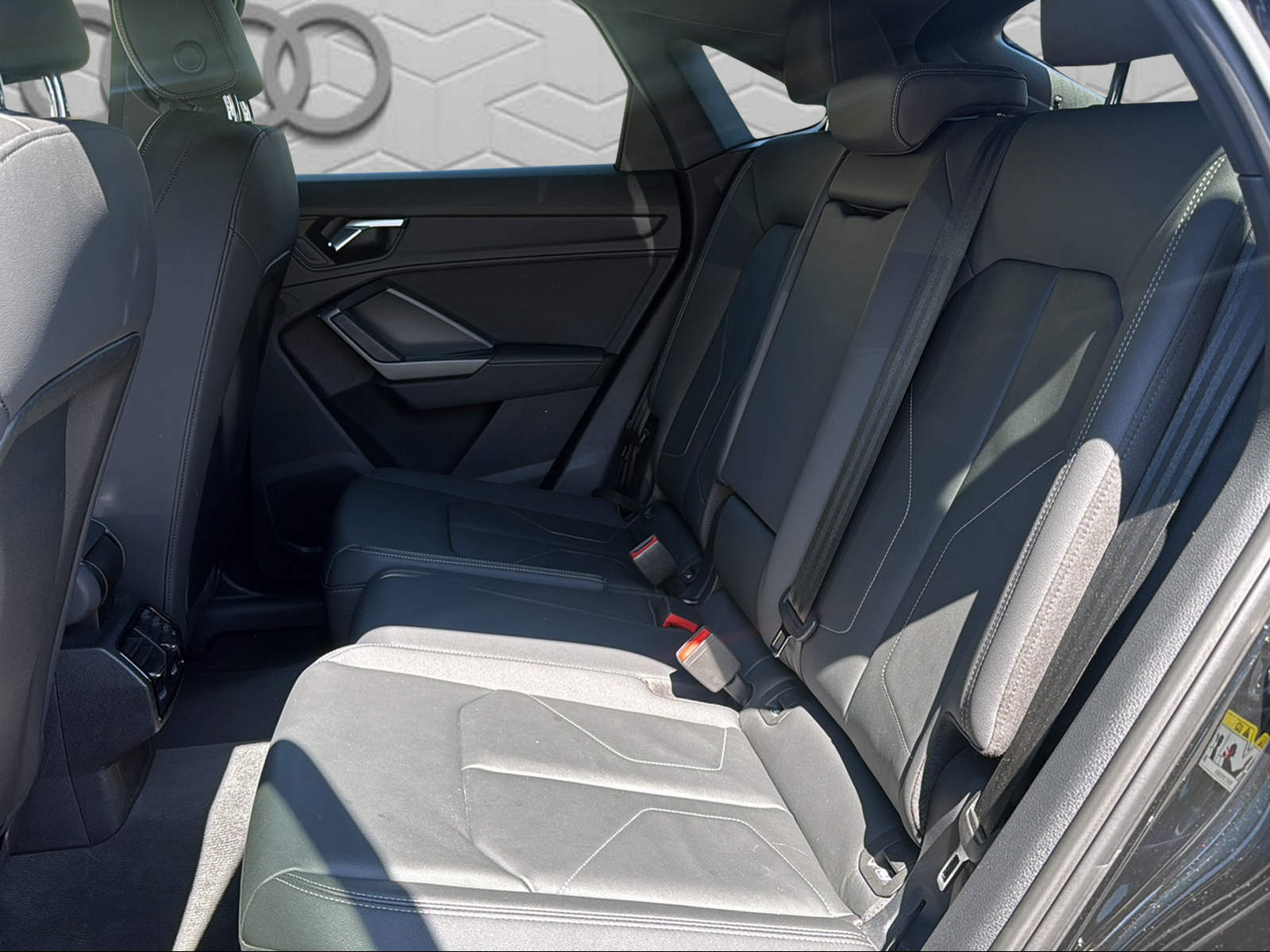 AUDI Q3 Sportback 35 TDI S line quattro S-tronic-image-15