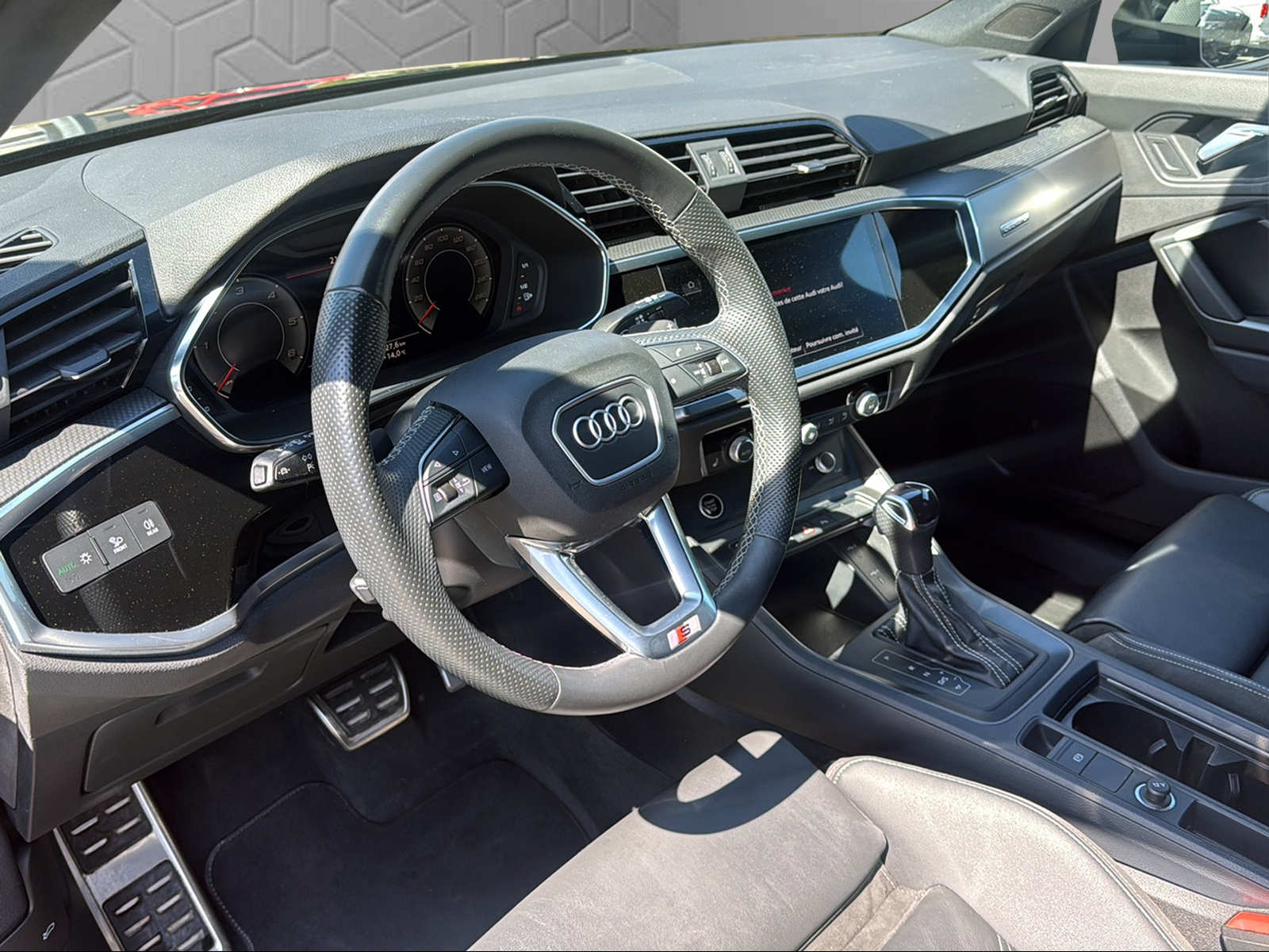 AUDI Q3 Sportback 35 TDI S line quattro S-tronic-image-11