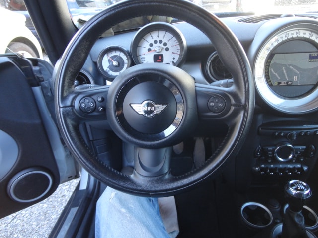 MINI Cooper Cabriolet-image-9