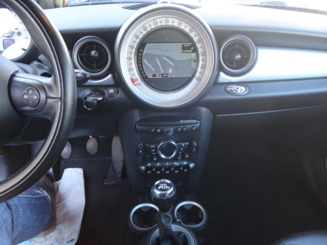 MINI Cooper Cabriolet-image-8
