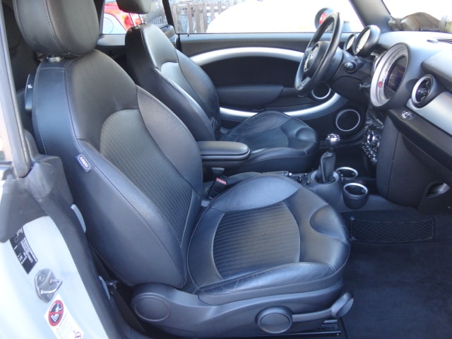 MINI Cooper Cabriolet-image-7