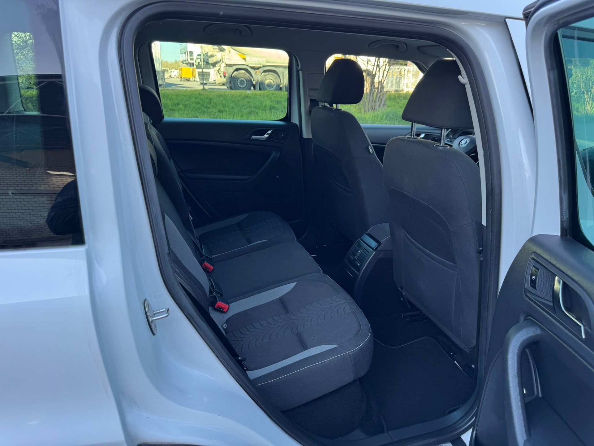 SKODA Yeti 2.0 TDI Outdoor Adventure 4x4 DSG-image-11