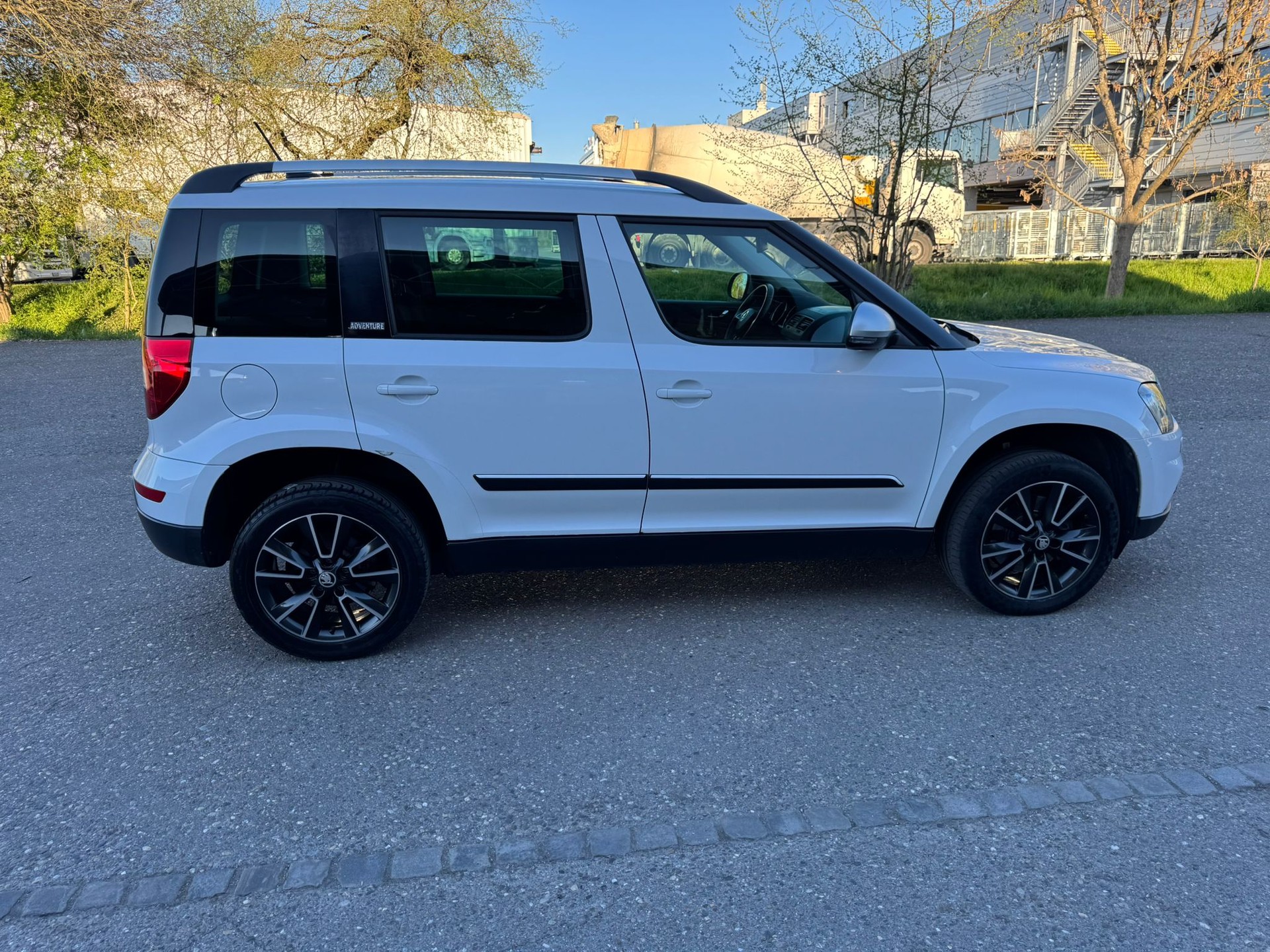 SKODA Yeti 2.0 TDI Outdoor Adventure 4x4 DSG-image-9