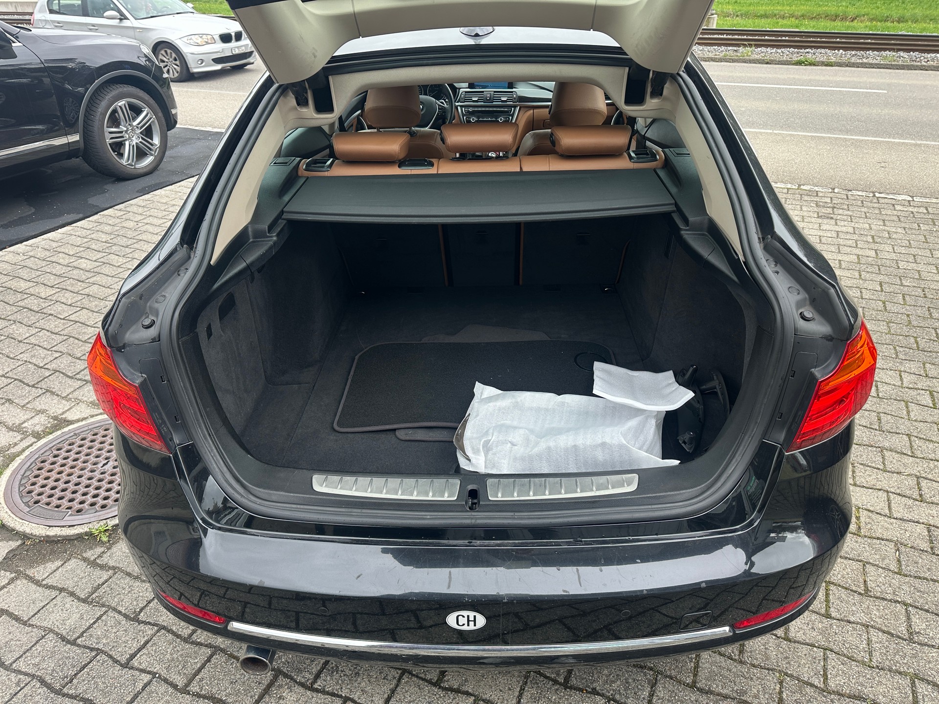 BMW 320d GT Luxury Line Steptronic-image-6