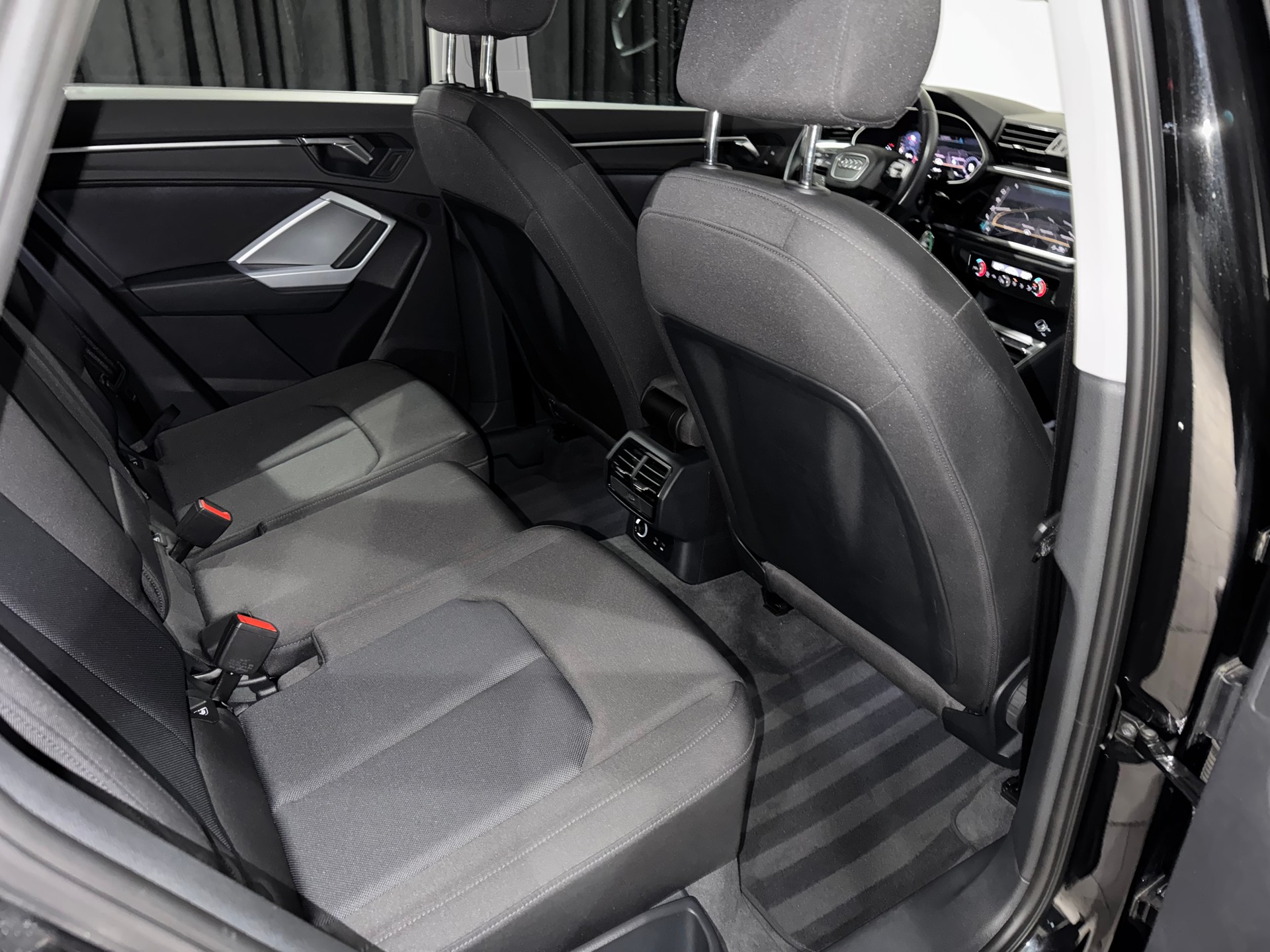 AUDI Q3 40 TFSI quattro S-tronic-image-14