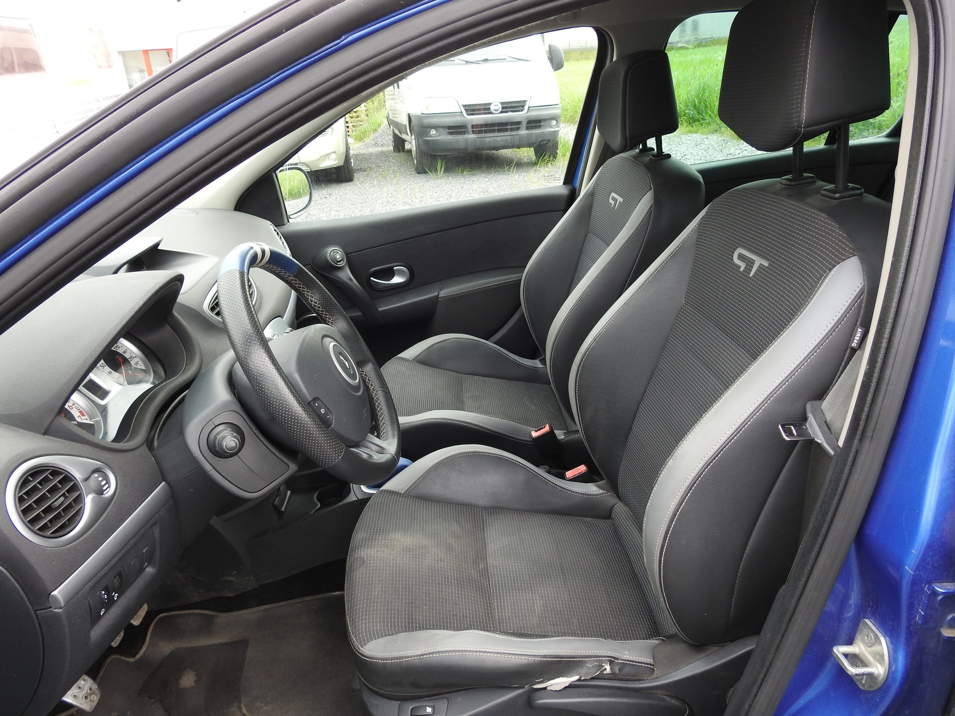 RENAULT Clio 2.0 16V GT-image-11