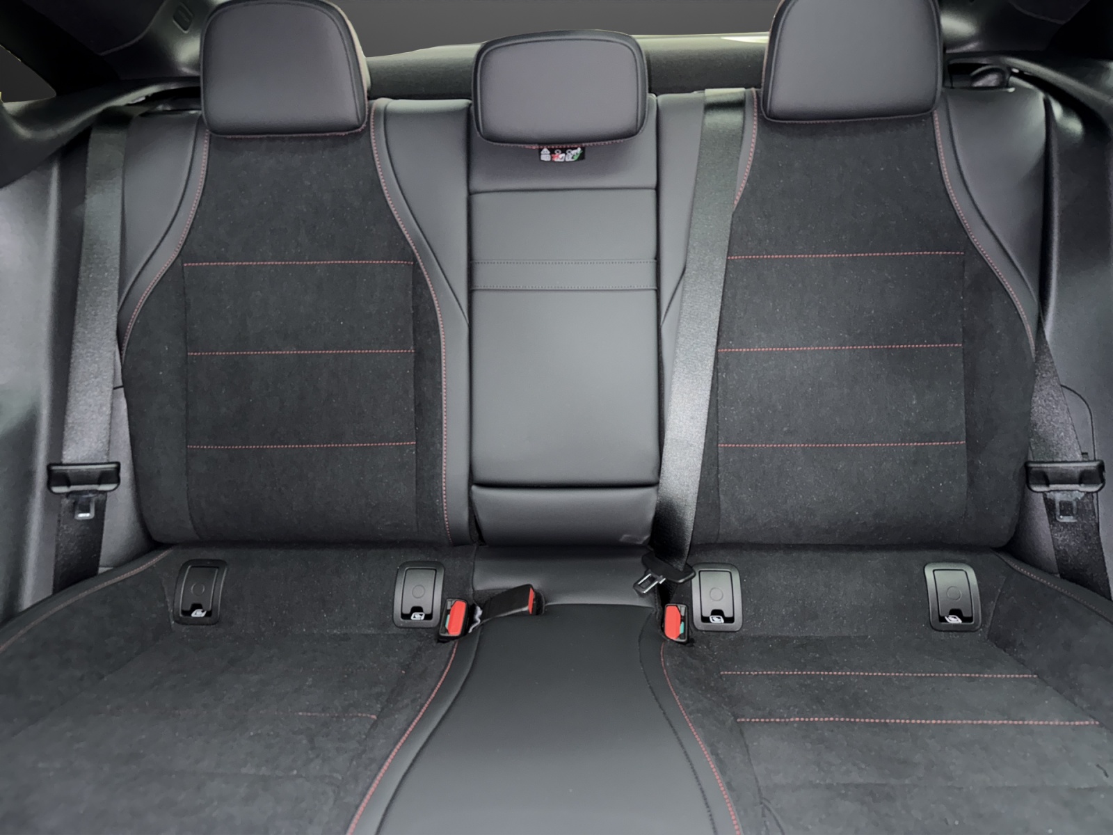 MERCEDES-BENZ CLA 220 4MATIC-image-14