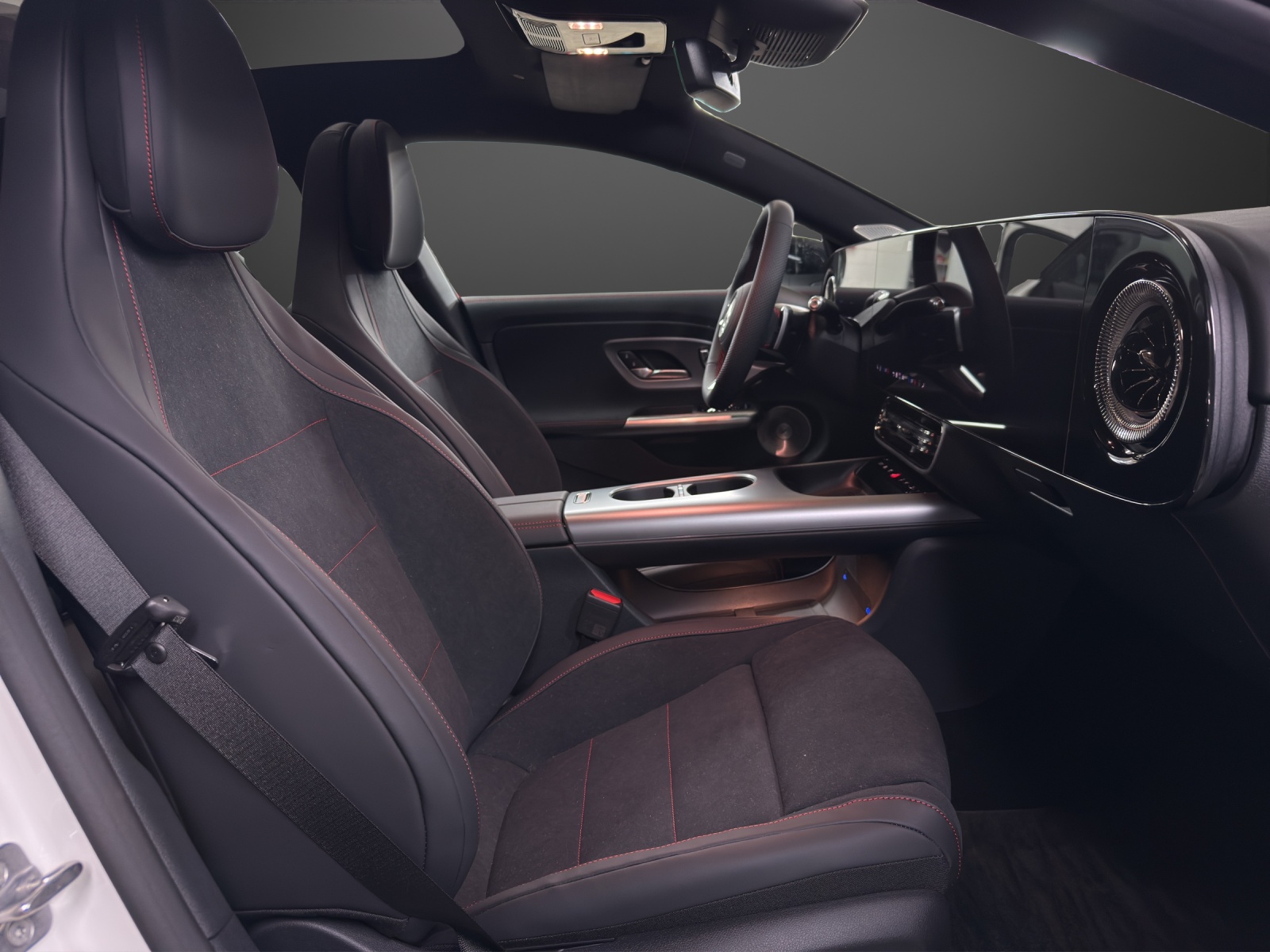 MERCEDES-BENZ CLA 220 4MATIC-image-11