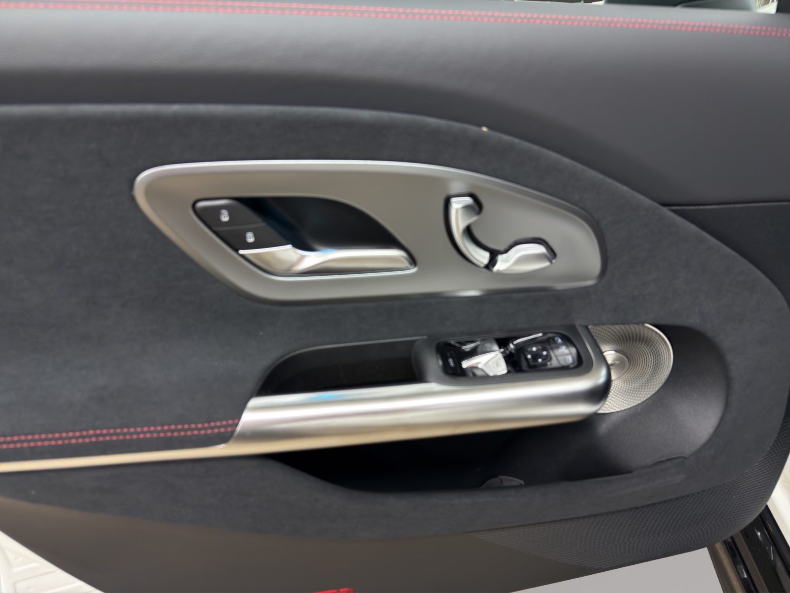 MERCEDES-BENZ CLA 220 4MATIC-image-12