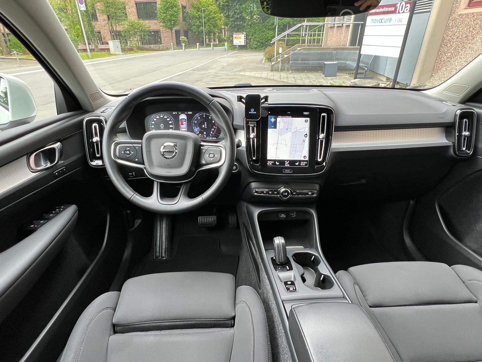 VOLVO XC40 B4 Benzin Mild Hybrid AWD Momentum Geartronic-image-8