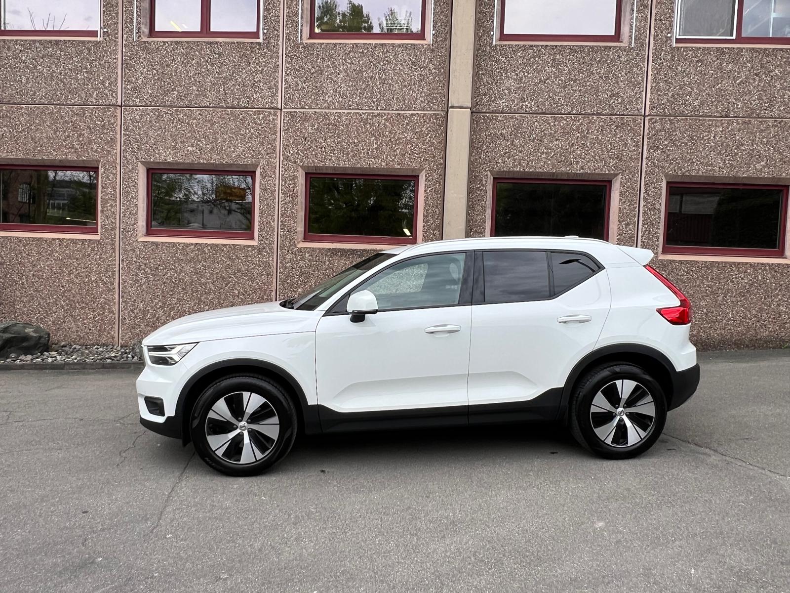 VOLVO XC40 B4 Benzin Mild Hybrid AWD Momentum Geartronic-showroom-element-2