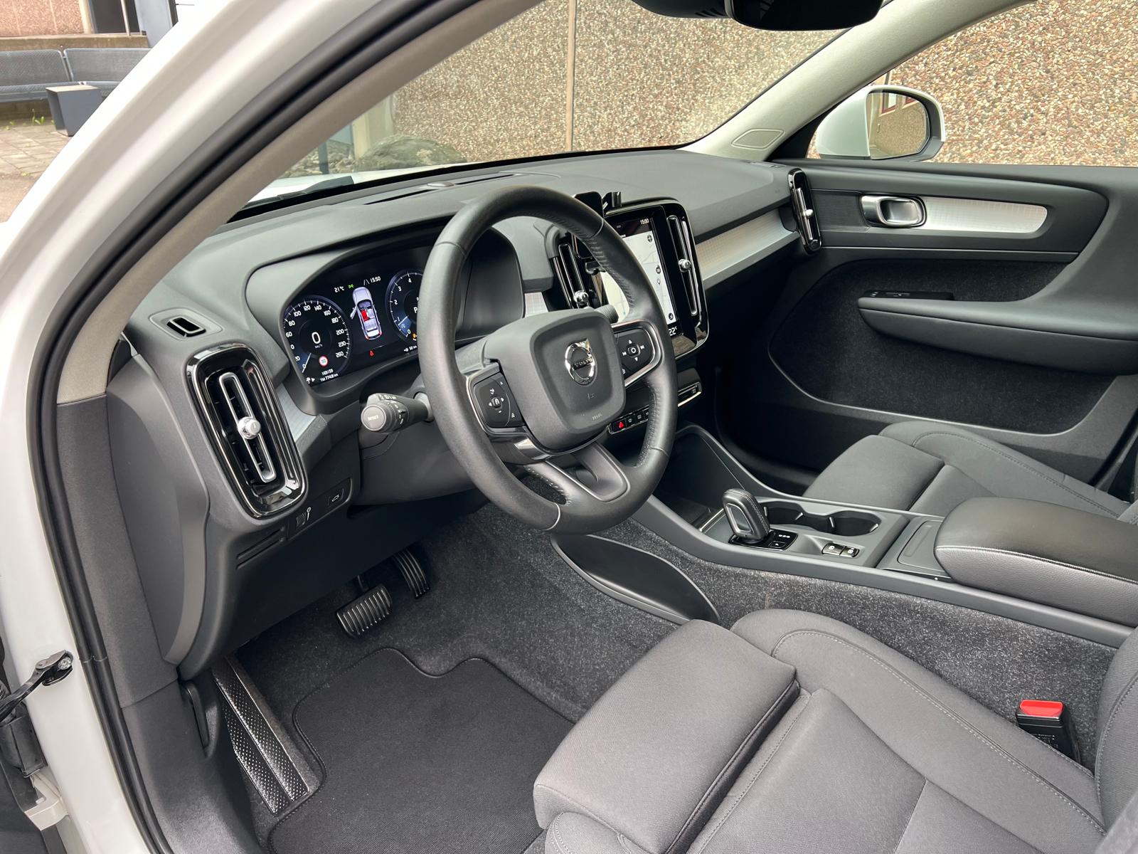 VOLVO XC40 B4 Benzin Mild Hybrid AWD Momentum Geartronic-image-9