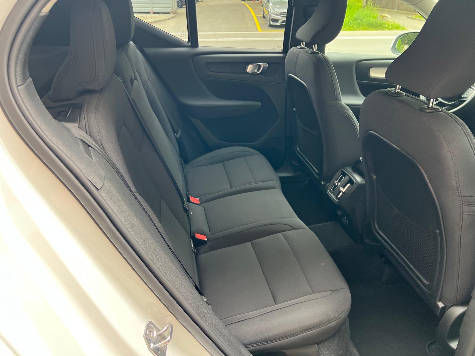 VOLVO XC40 B4 Benzin Mild Hybrid AWD Momentum Geartronic-image-13