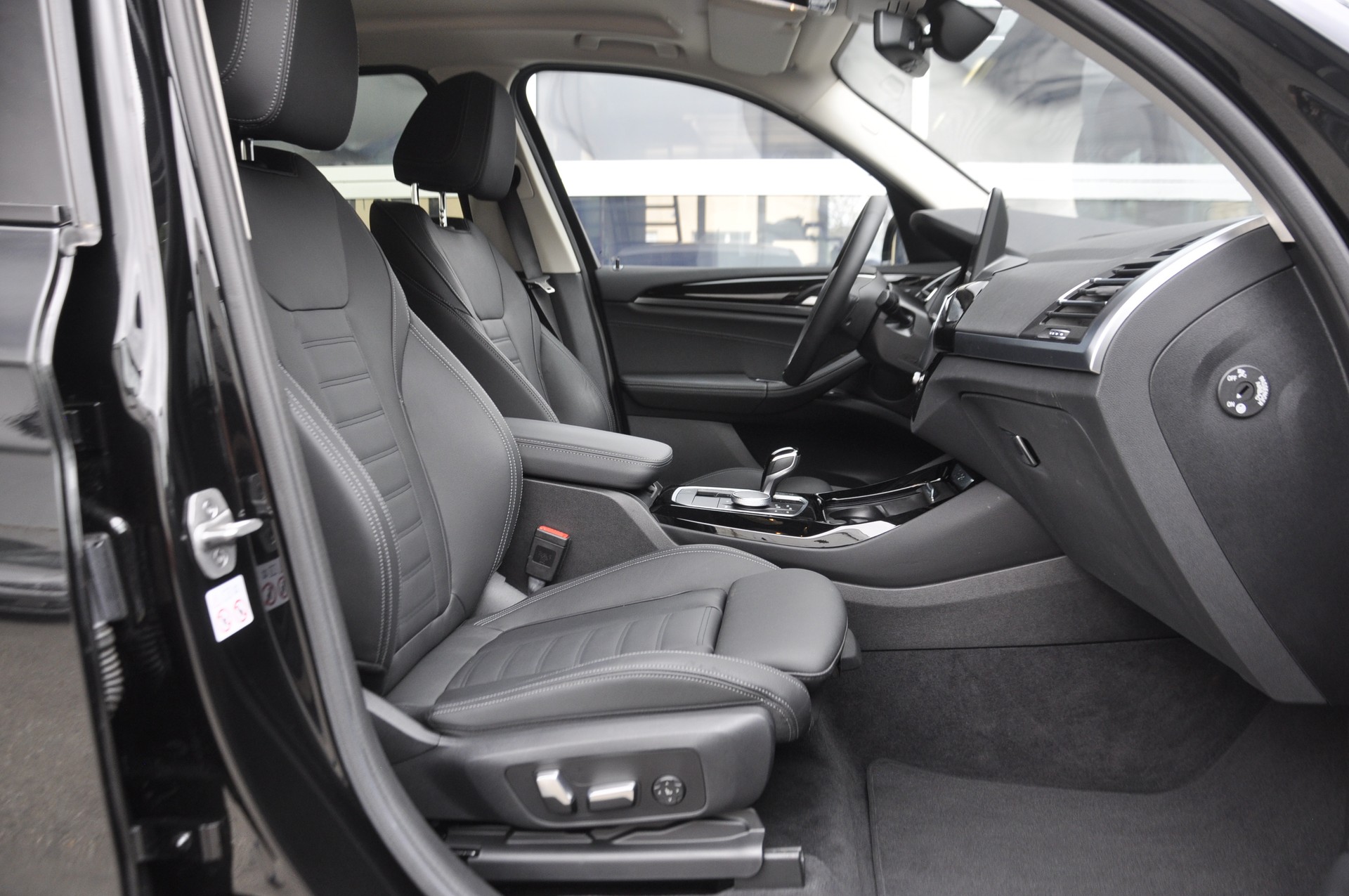BMW X3 xDrive 20i-image-6