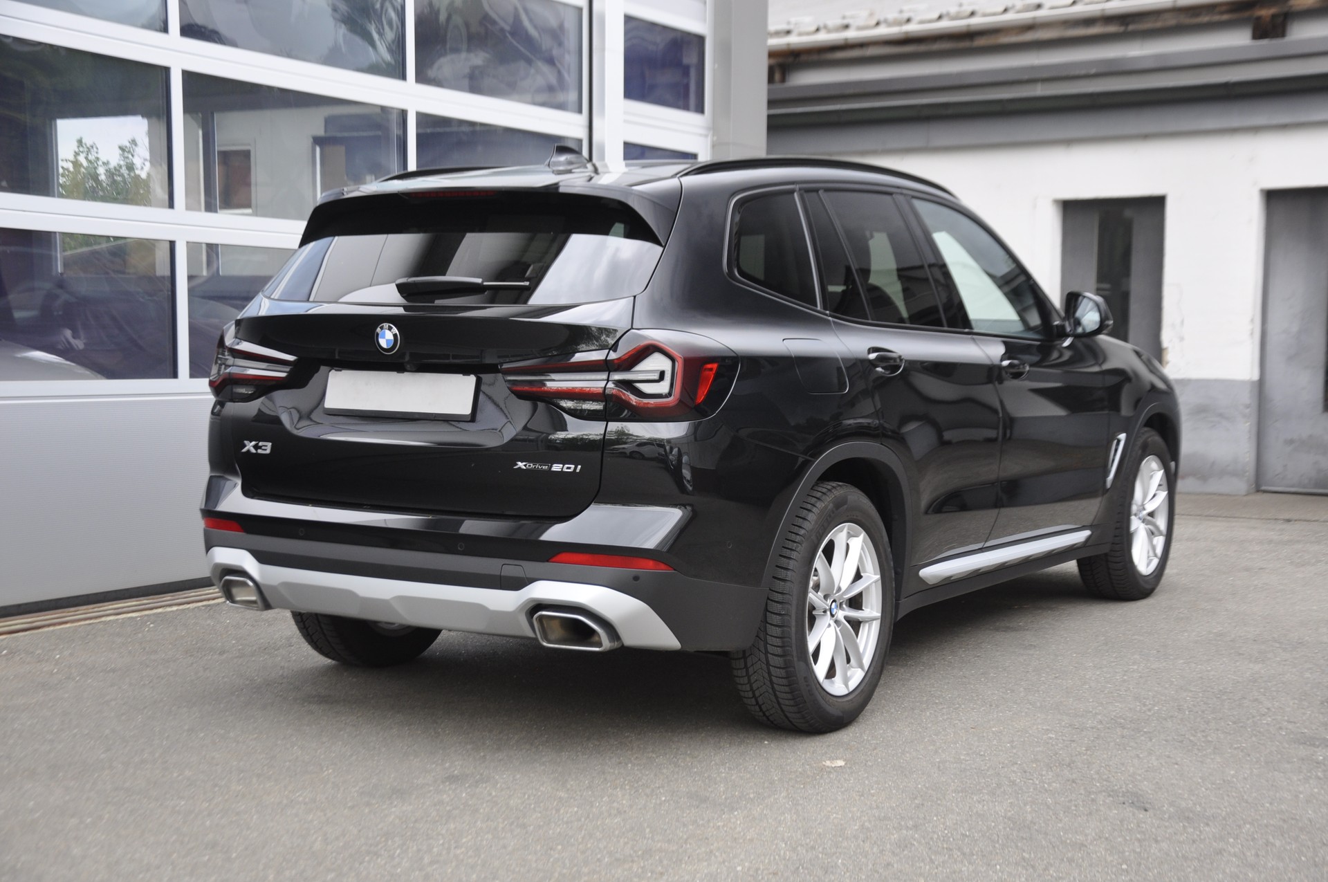 BMW X3 xDrive 20i-image-2