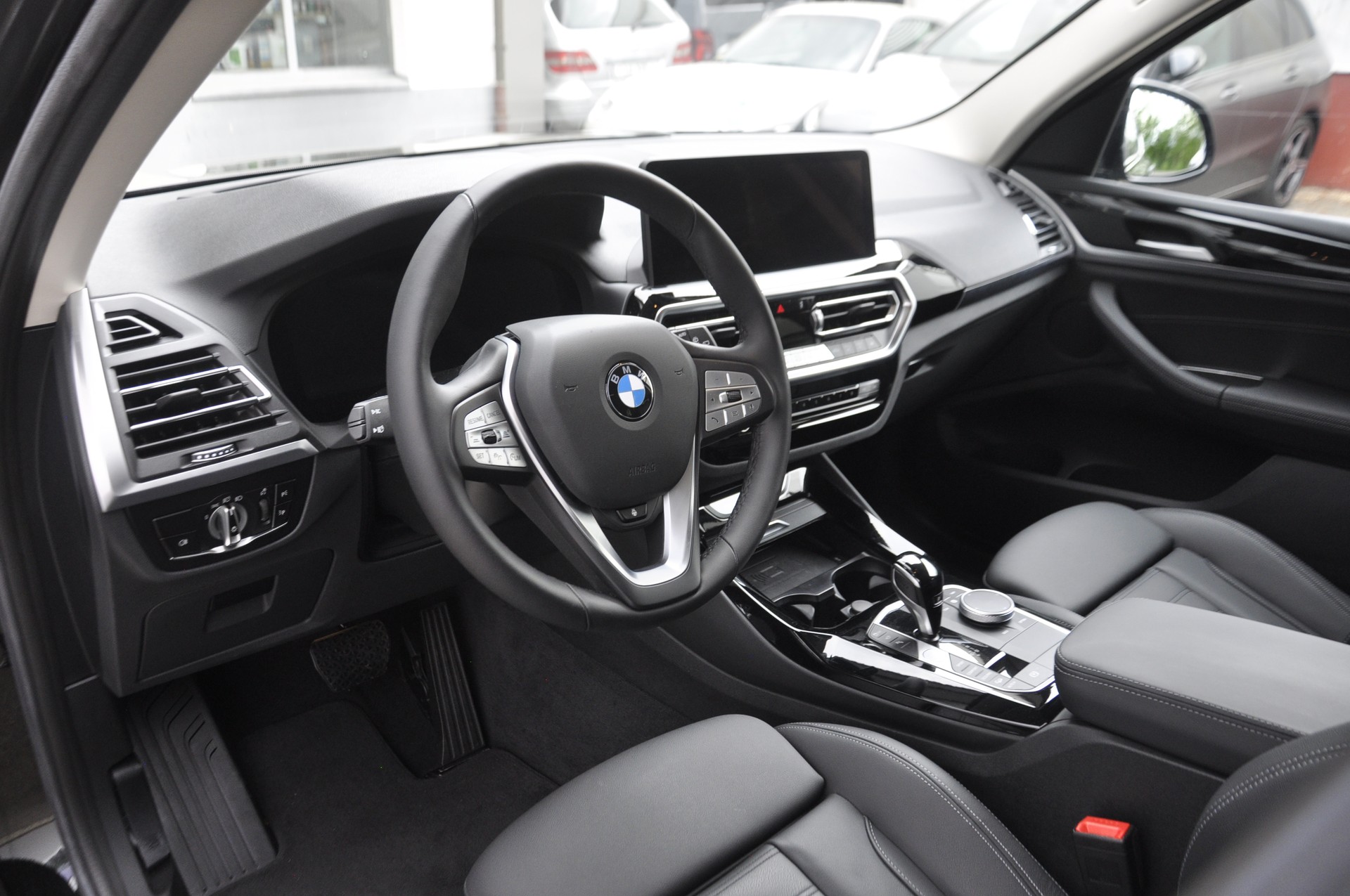 BMW X3 xDrive 20i-image-5