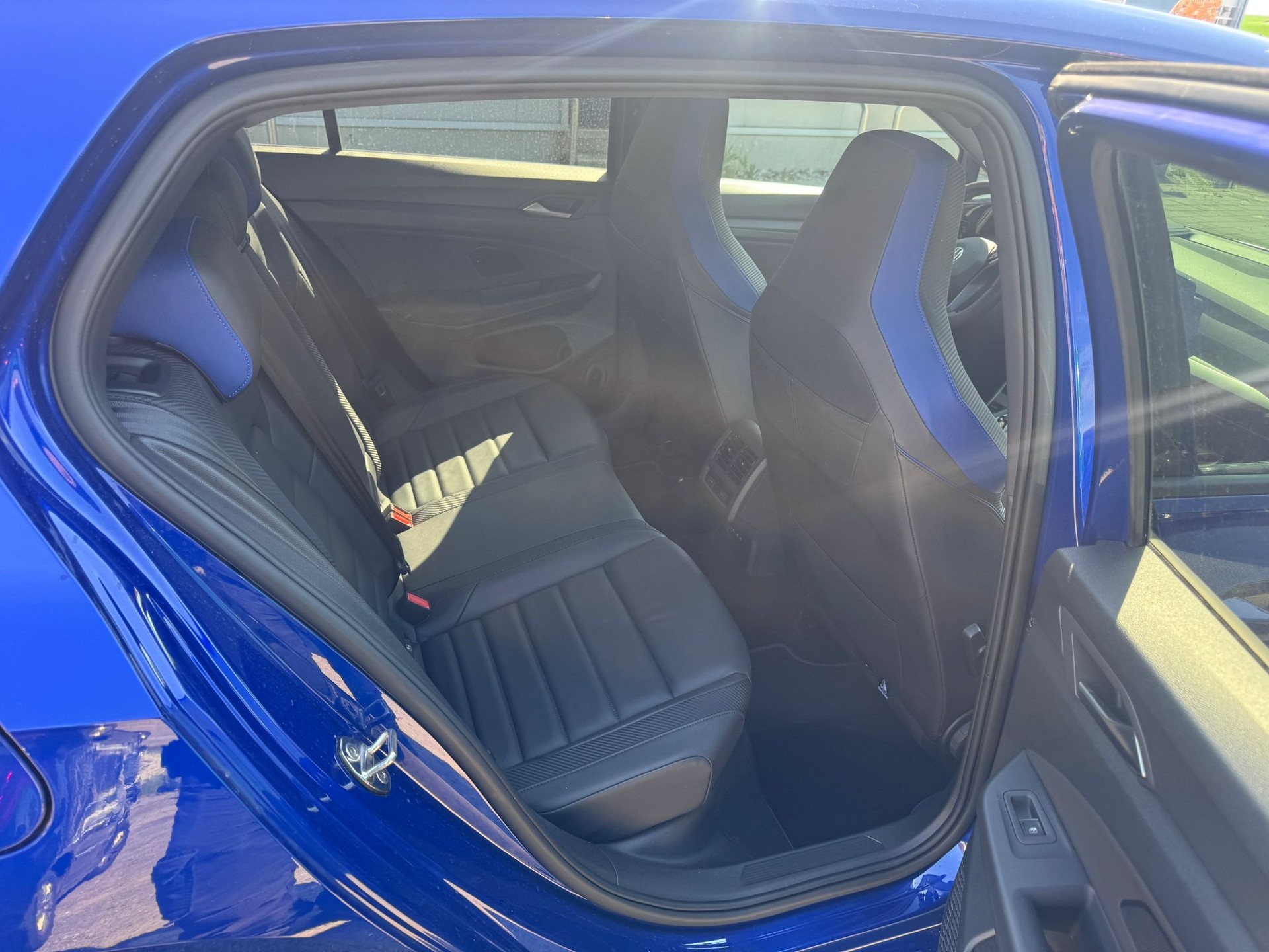 VW Golf 2.0 TSI R DSG 4Motion-image-12