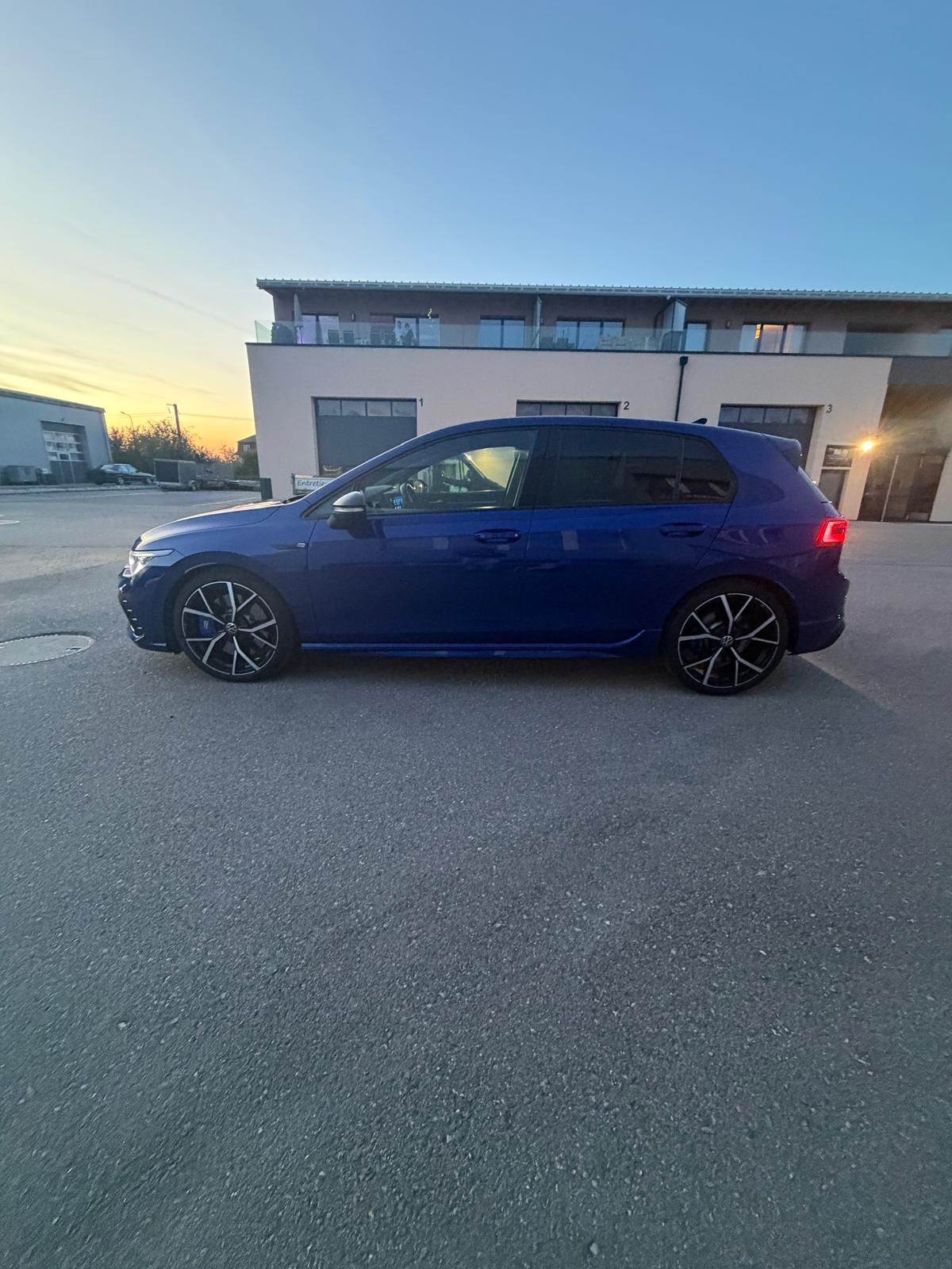 VW Golf 2.0 TSI R DSG 4Motion-image-8