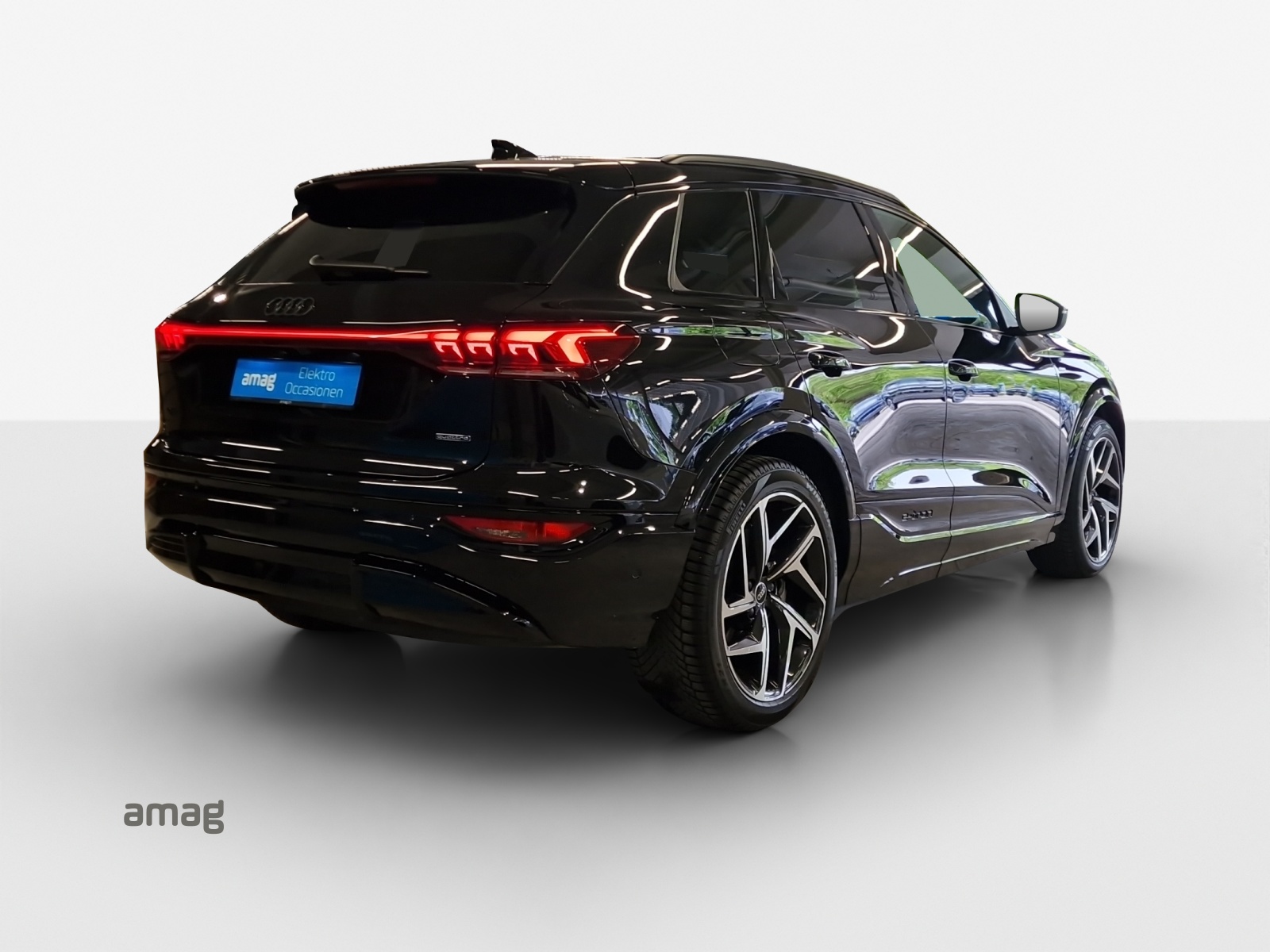 AUDI Q6 e-tron quattro-image-5