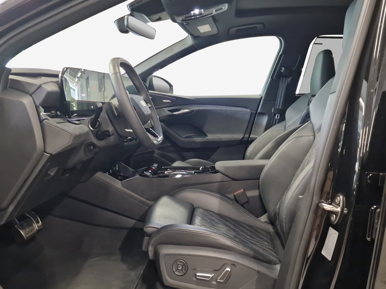 AUDI Q6 e-tron quattro-image-8
