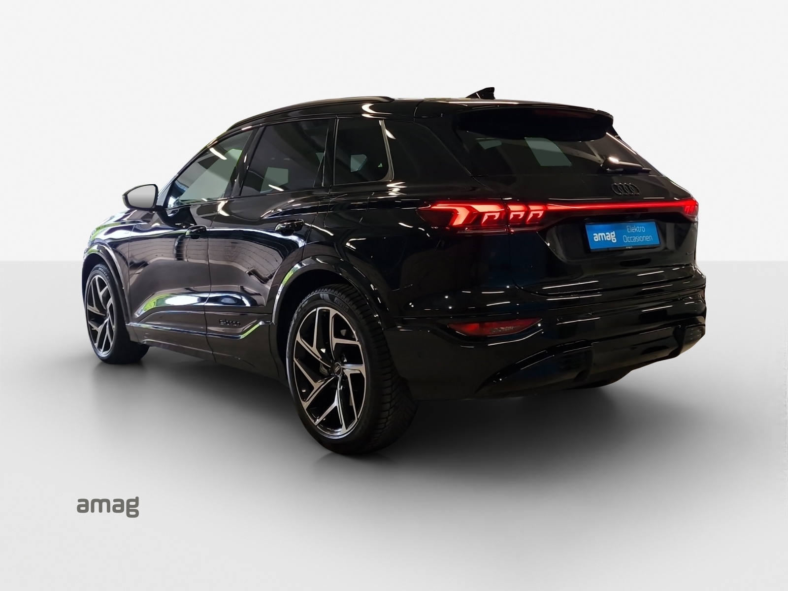 AUDI Q6 e-tron quattro-image-2