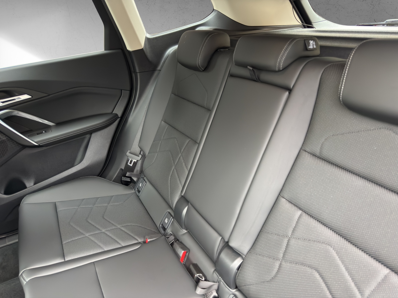 BMW X1 sDrive 18i xLine-image-16